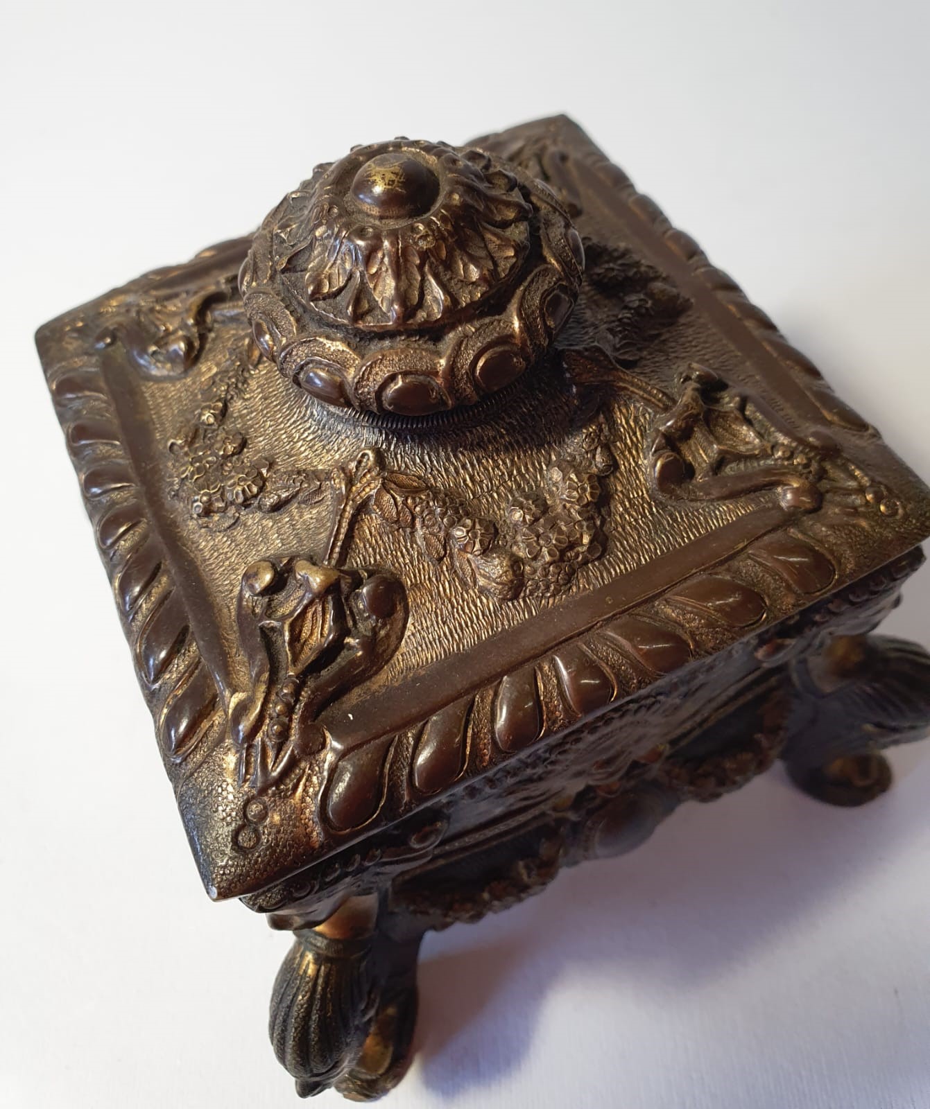 Cofanetto istoriato, da motivi rinascimentali