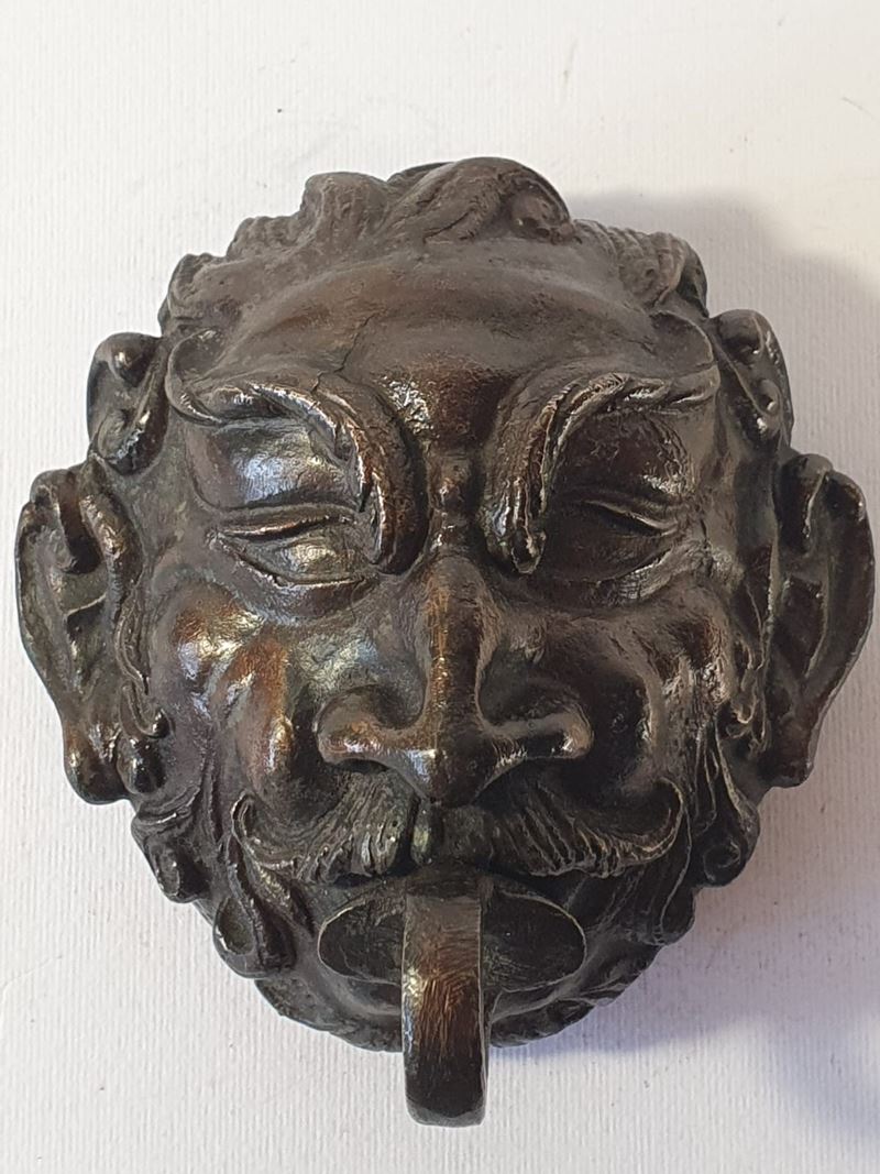 Mascherone con anello