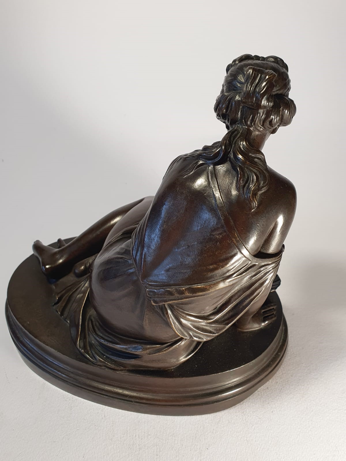 Ninfa con conchiglia, da motivo archeologico