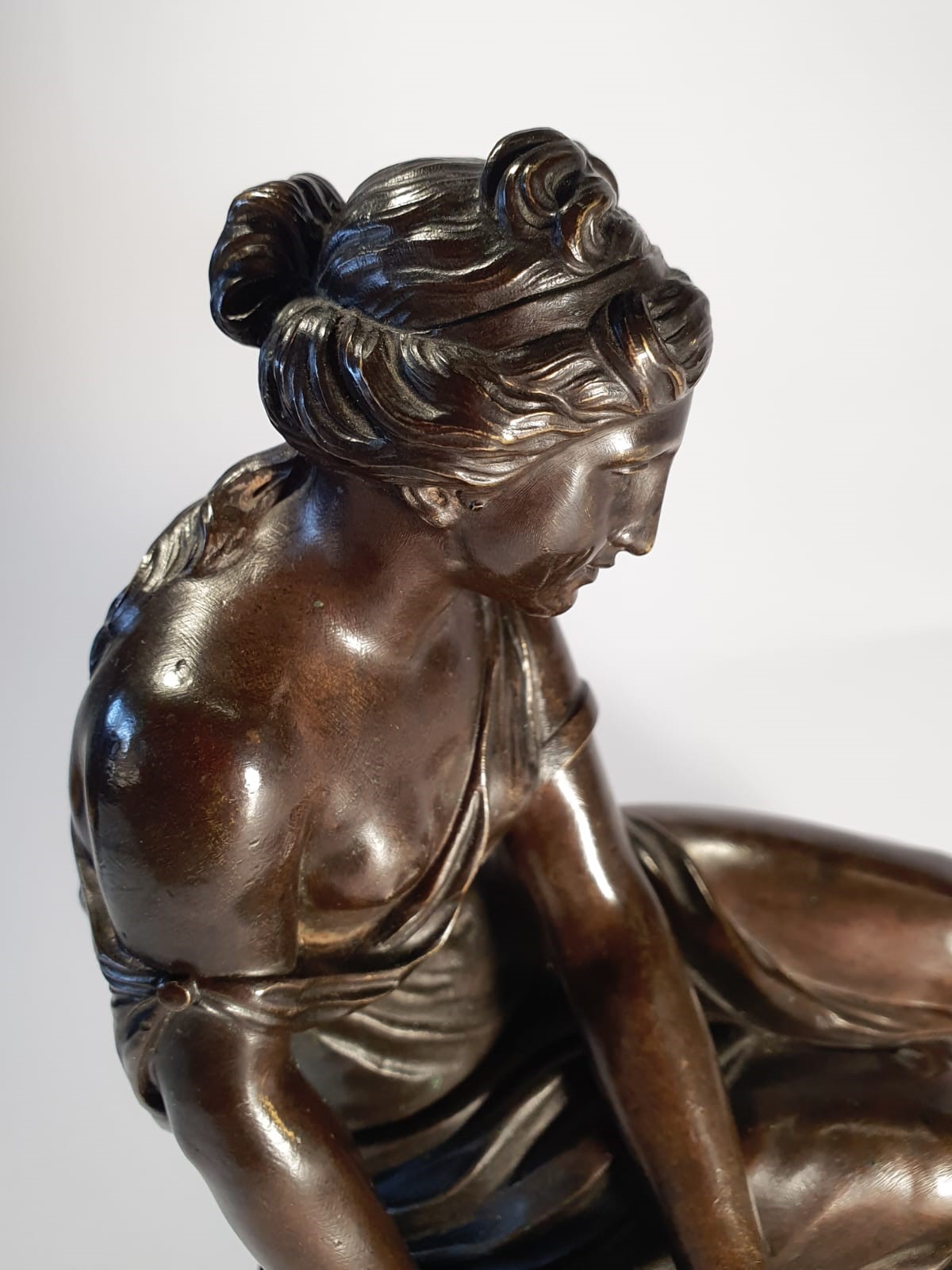 Ninfa con conchiglia, da motivo archeologico