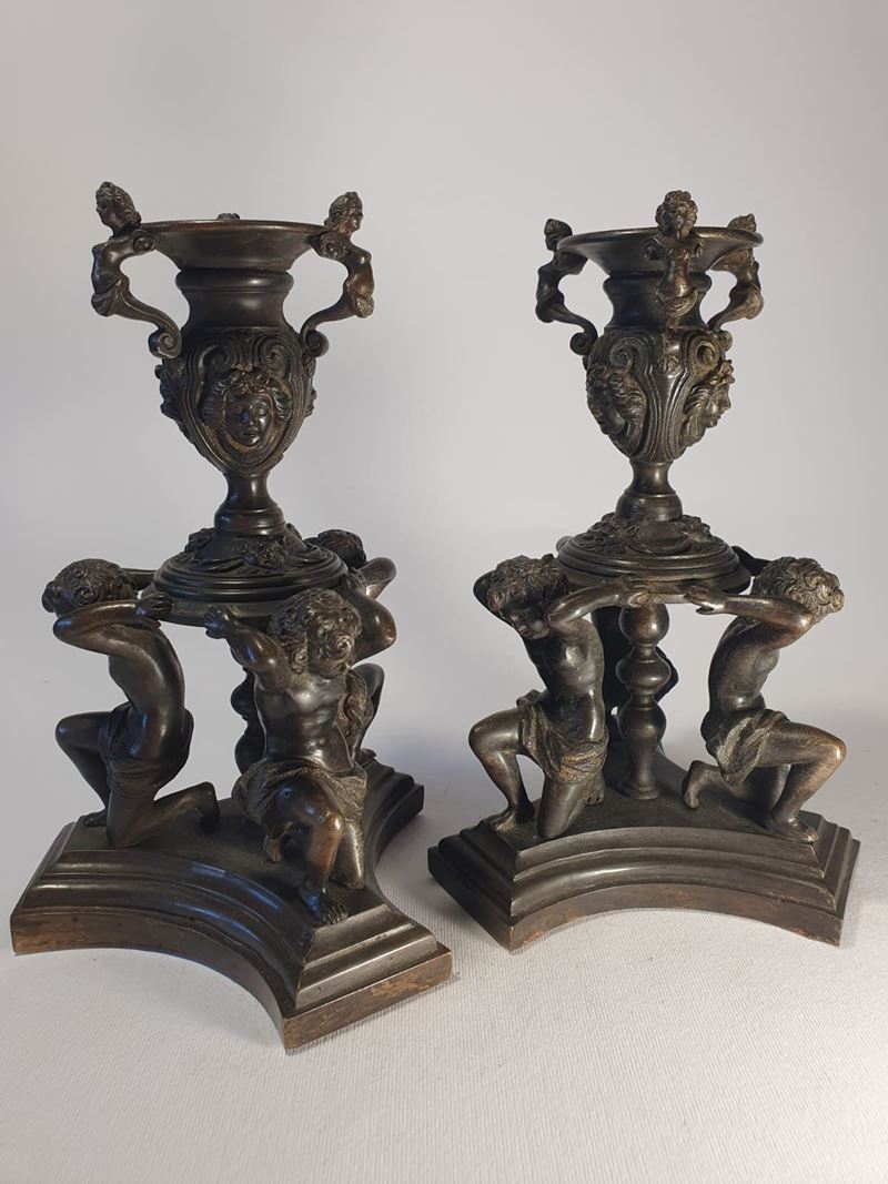 Coppia di candelieri con putti inginocchiati, da modelli rinascimentali