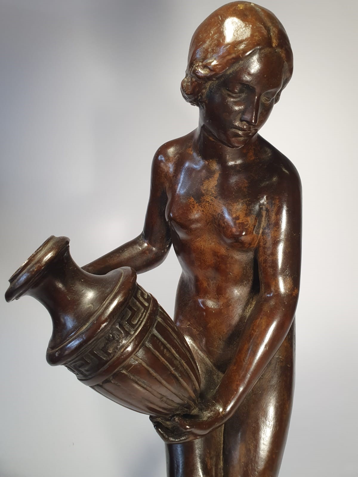 Donna con anfora, periodo Deco'