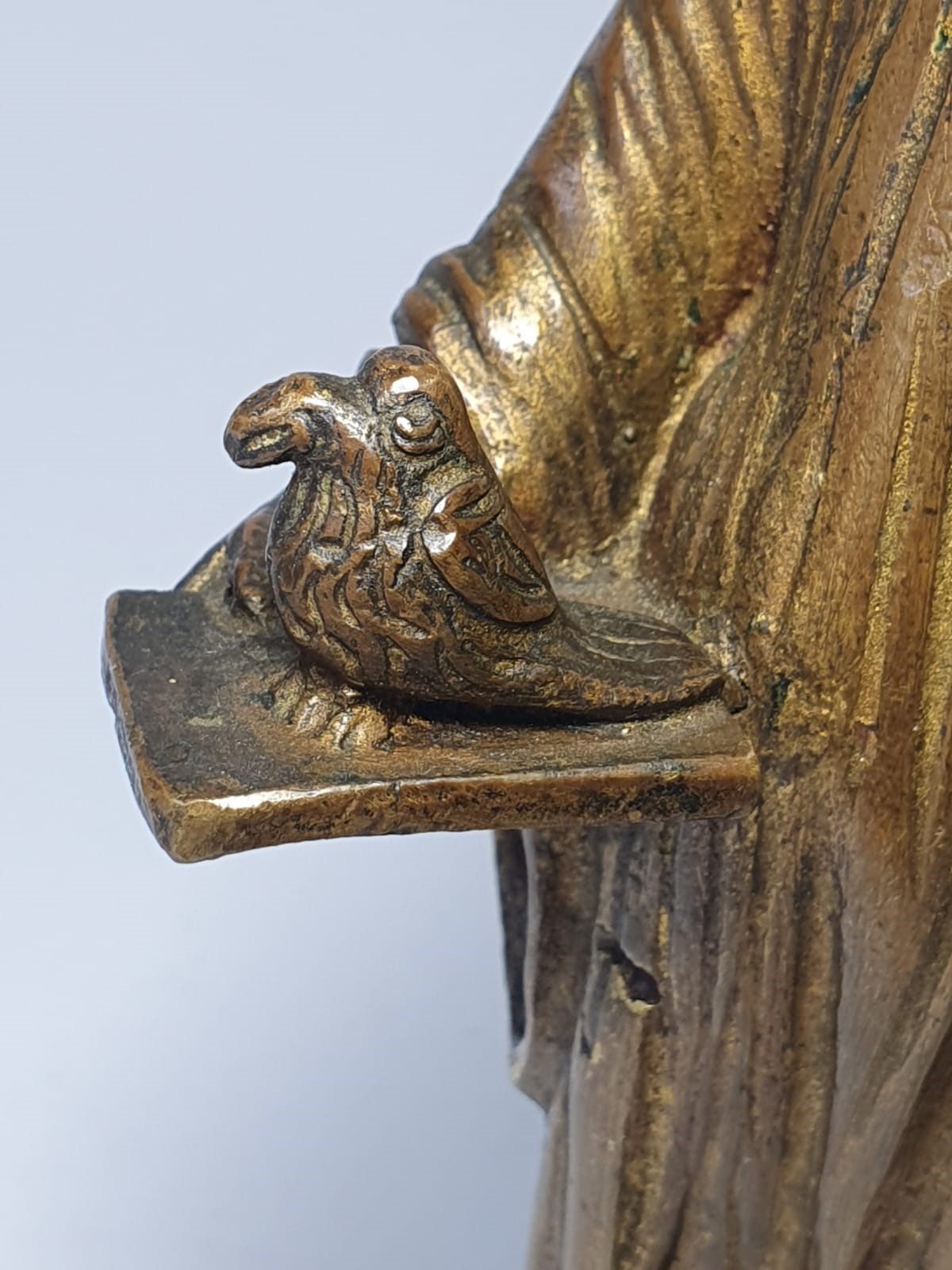 Figura allegorica con uccello