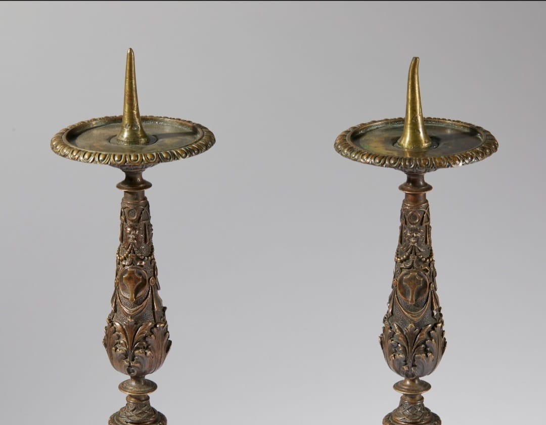 Coppia di candelabri istoriati (da modelli rinascimentali)