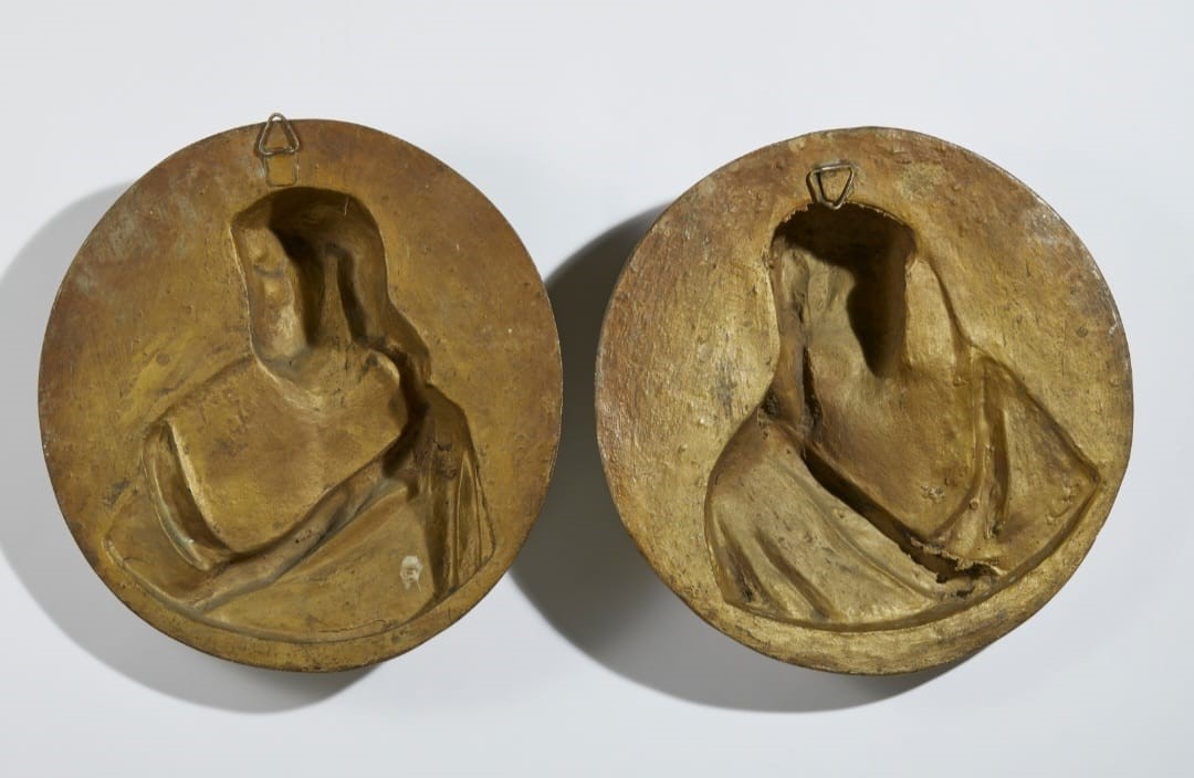 Coppia di altorilievi raffiguranti la Madonna e Cristo