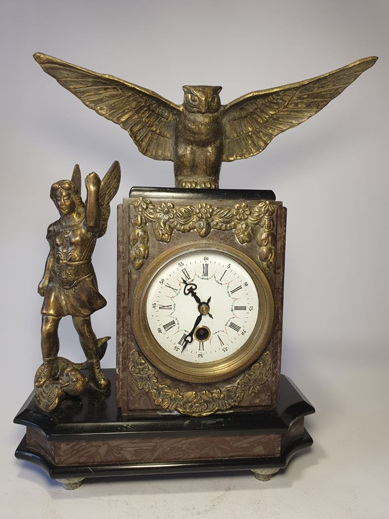 Orologio con San Michele Arcangelo