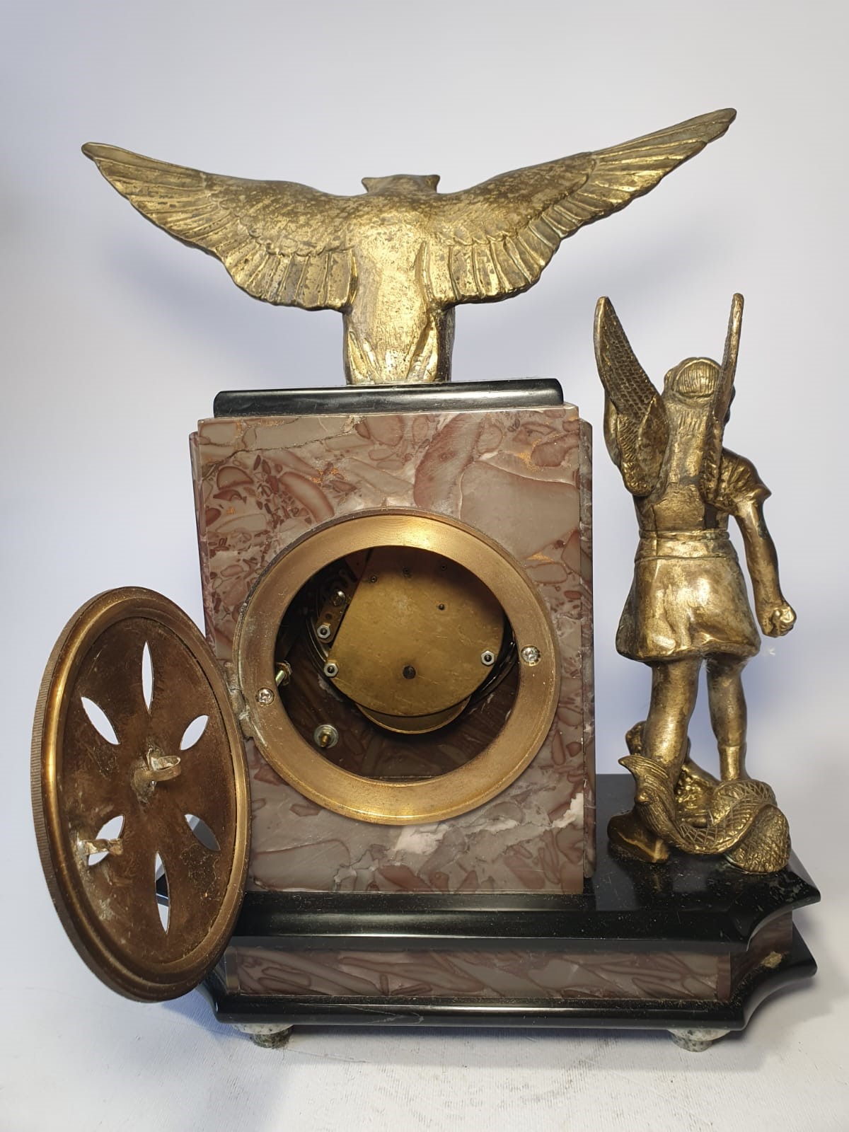 Orologio con San Michele Arcangelo