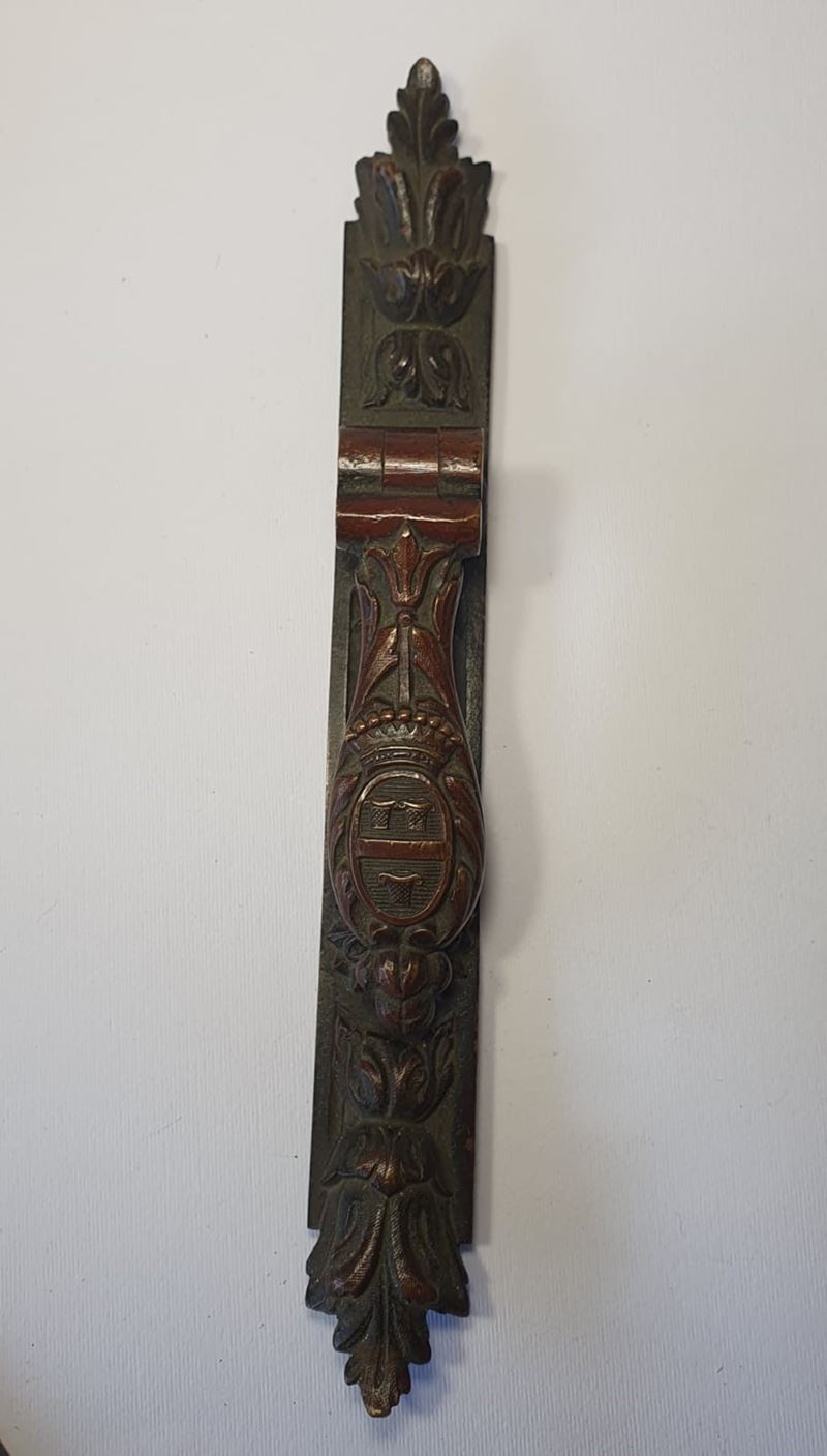 Maniglia con stemma nobiliare