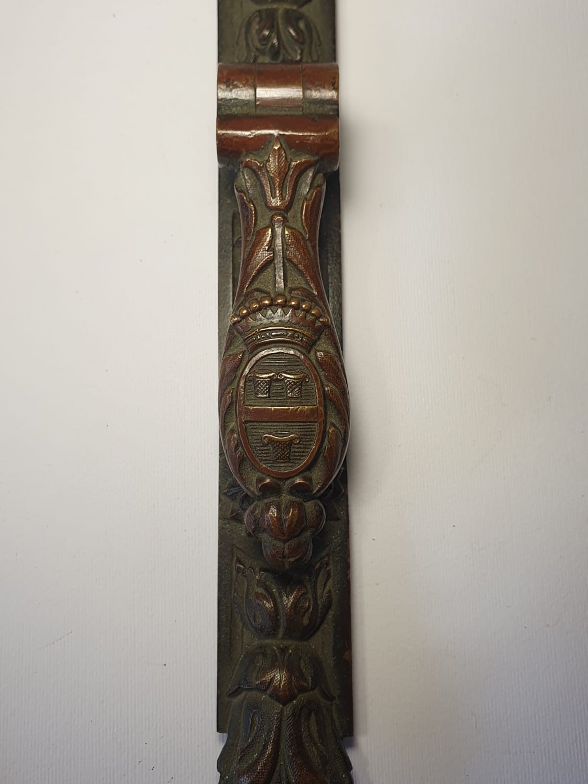 Maniglia con stemma nobiliare