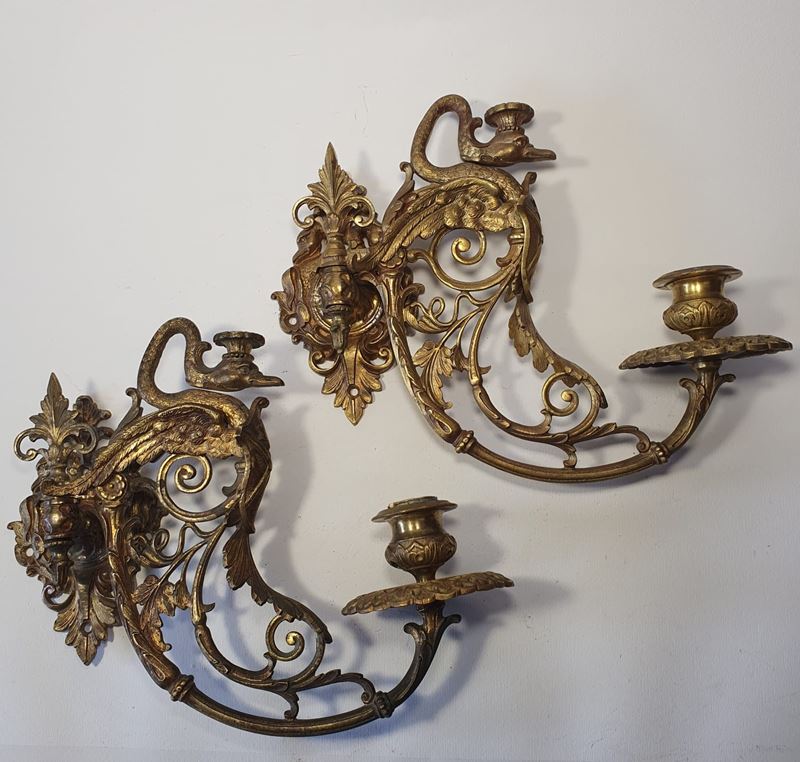 Coppia di appliques con cigni