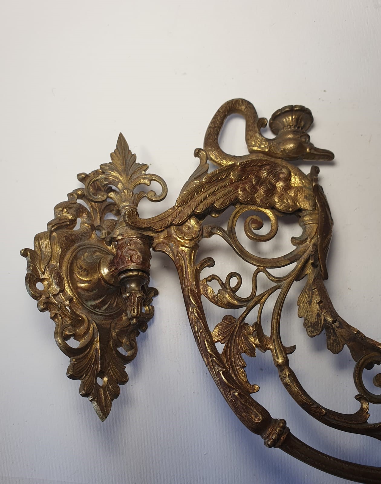 Coppia di appliques con cigni