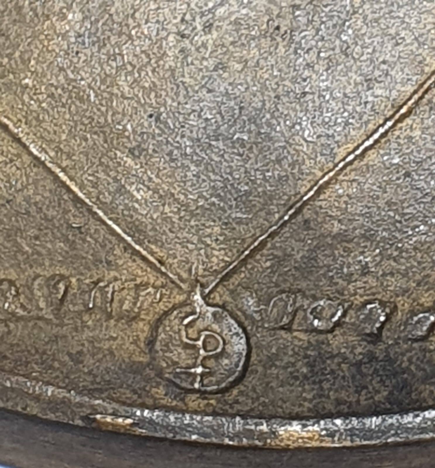 Placche con ritratti di dive anni '60 e placca con Venere "Imperium mundi"