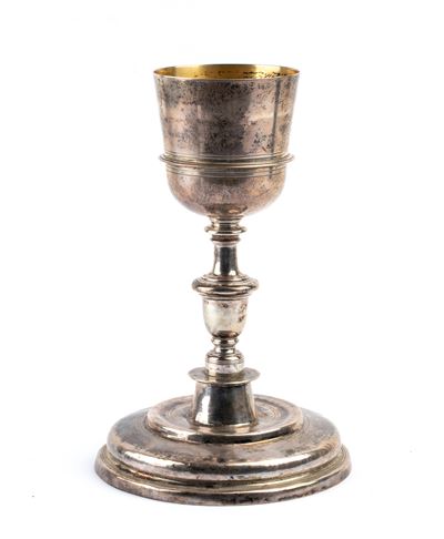 Calice francese in argento, a sbalzo e cesello, doratura interna (Metz?), fine XVIII secolo