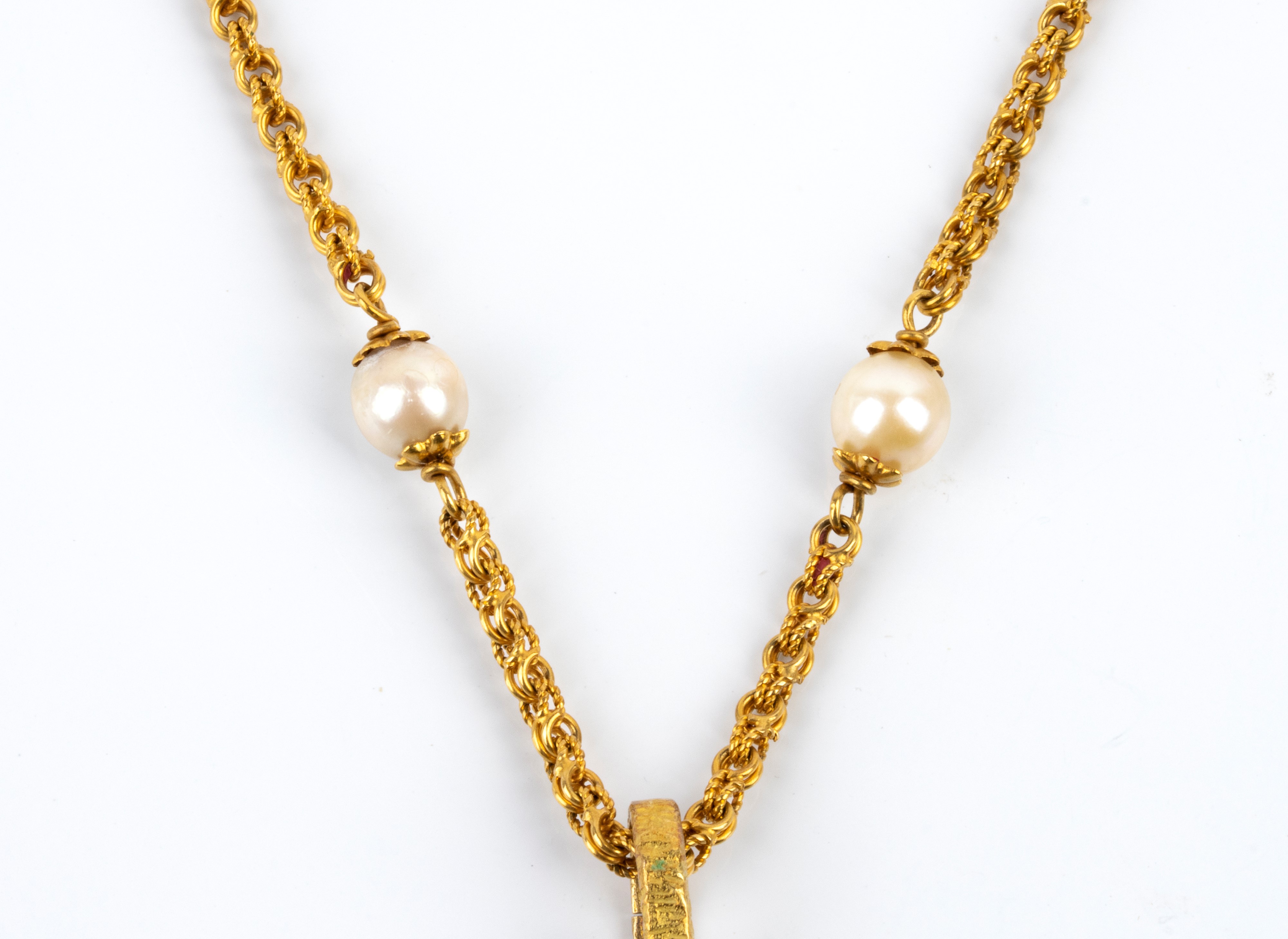 Unoaerre - Girocollo in oro giallo 18k con perle coltivate e pendente a maschera femminile