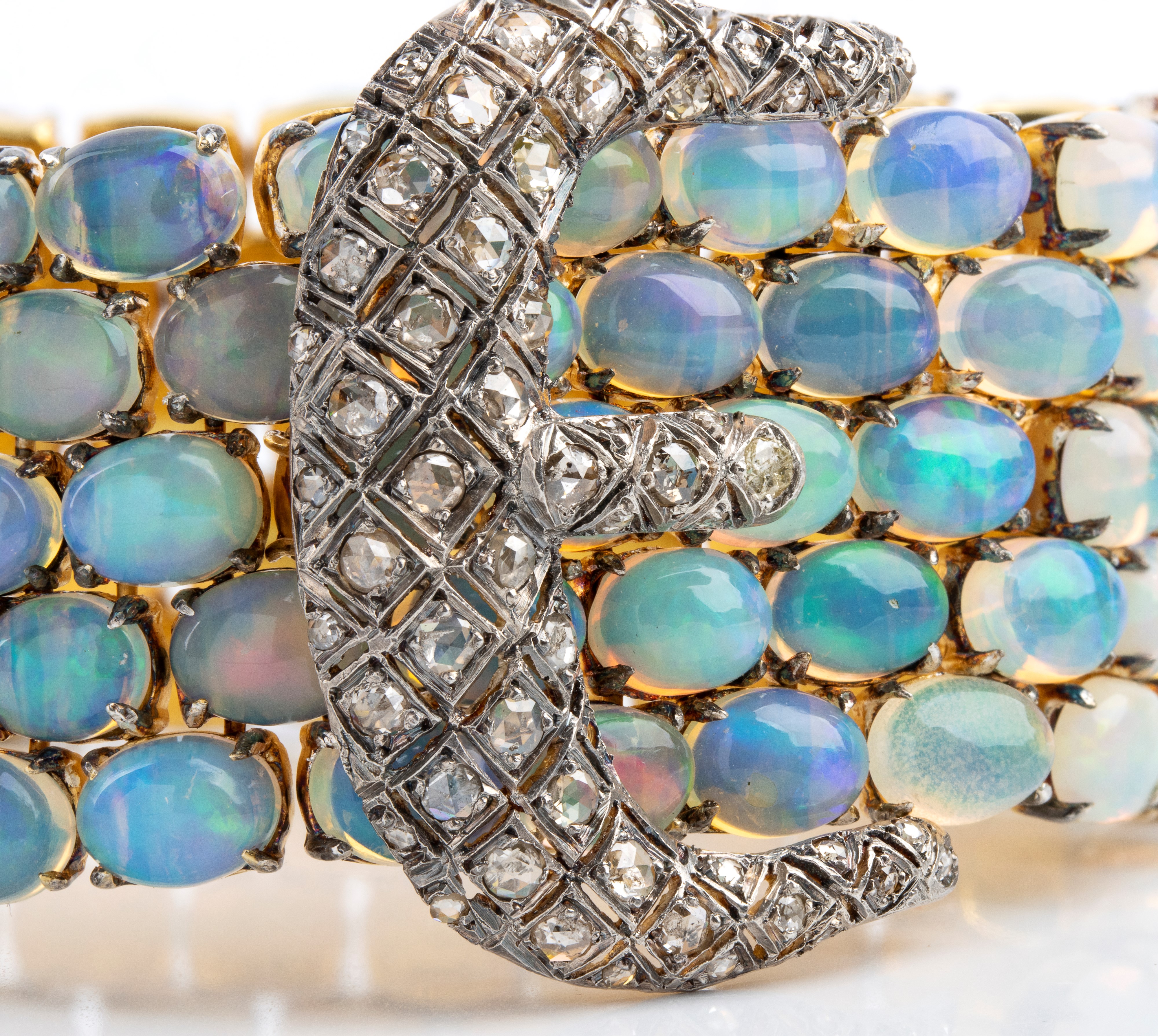 Bracciale in oro giallo 18k e argento con diamanti e 125 opali arlecchino