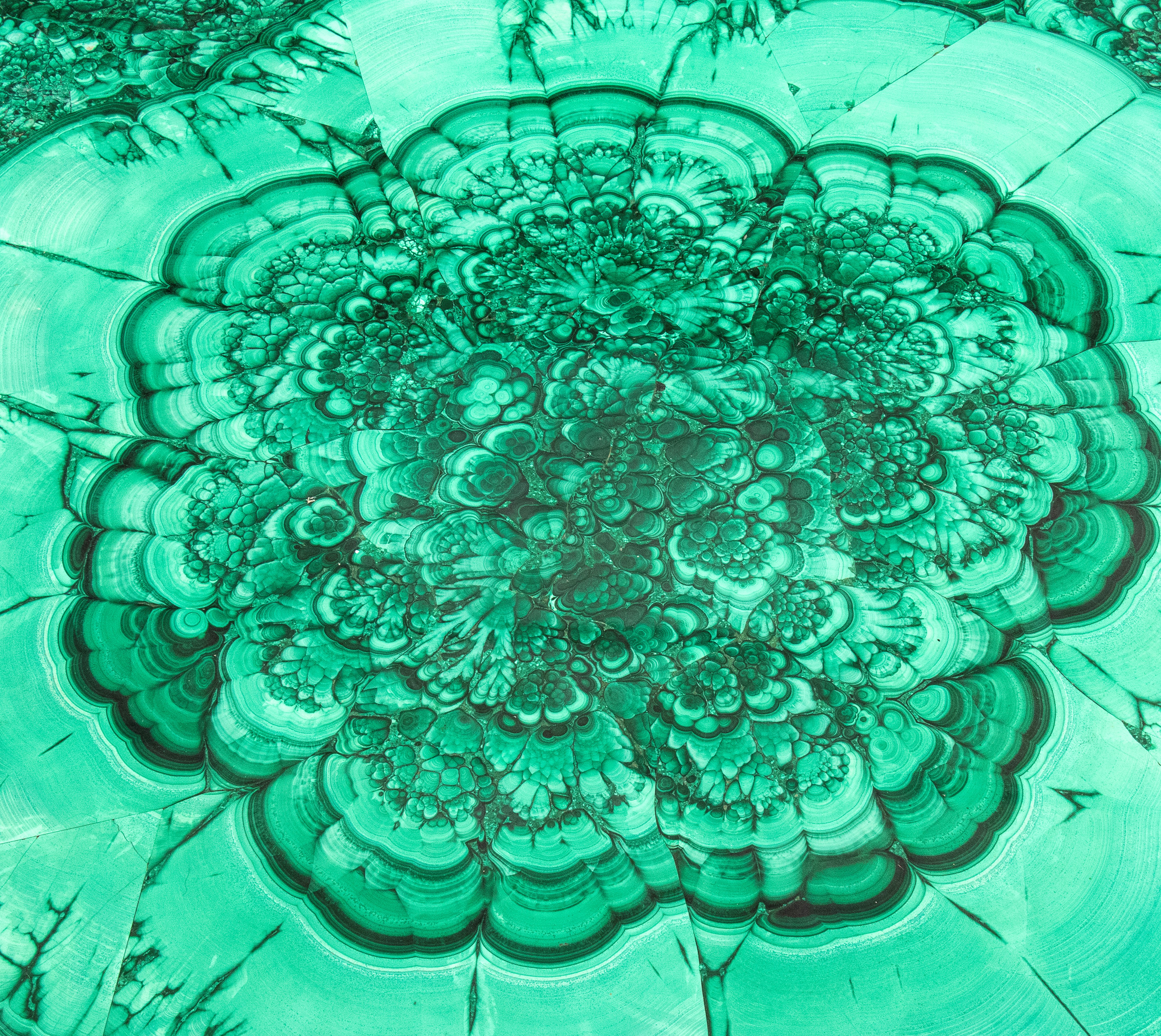 Tavolo tondo in malachite e ferro battuto, anni '50
