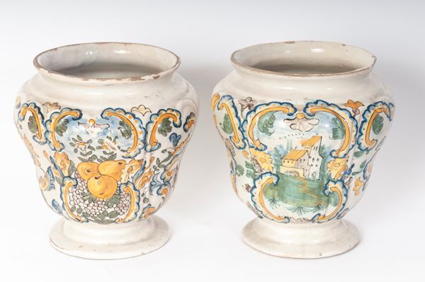 Coppia di vasi in ceramica