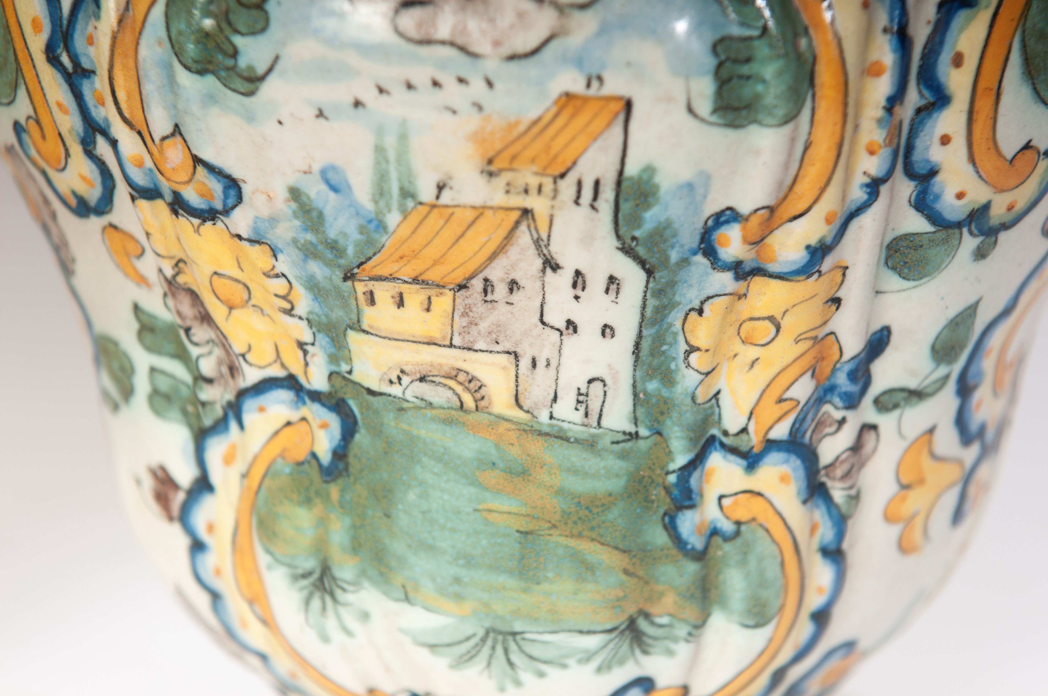 Coppia di vasi in ceramica