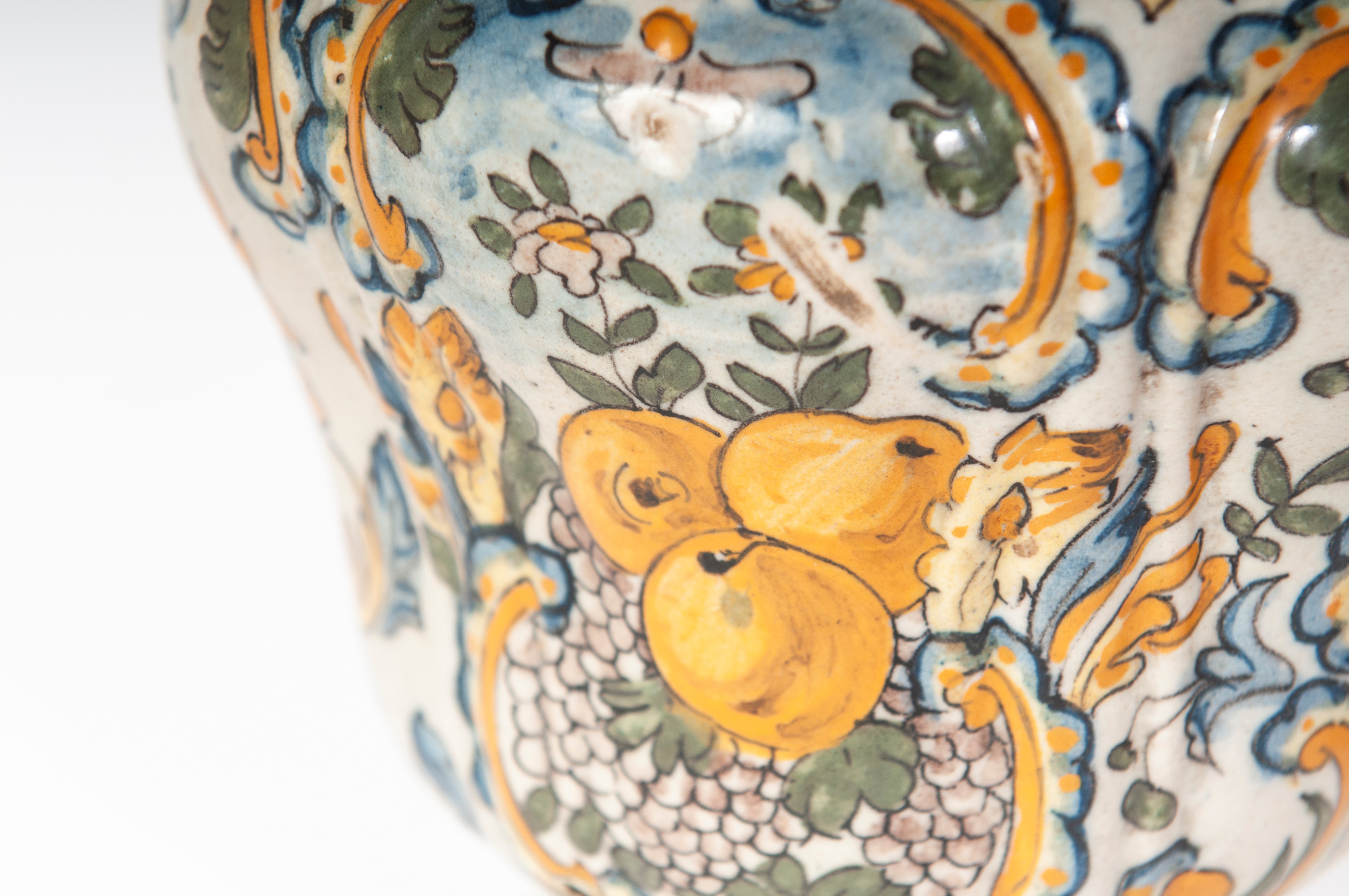 Coppia di vasi in ceramica