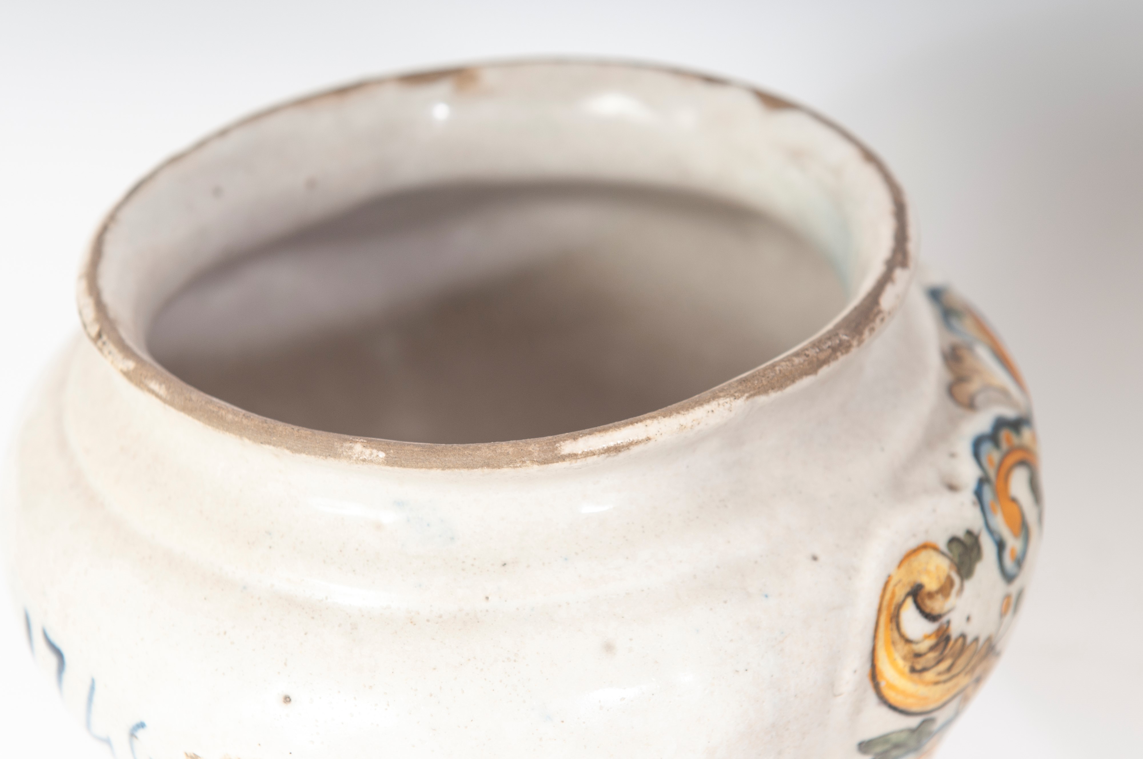 Coppia di vasi in ceramica