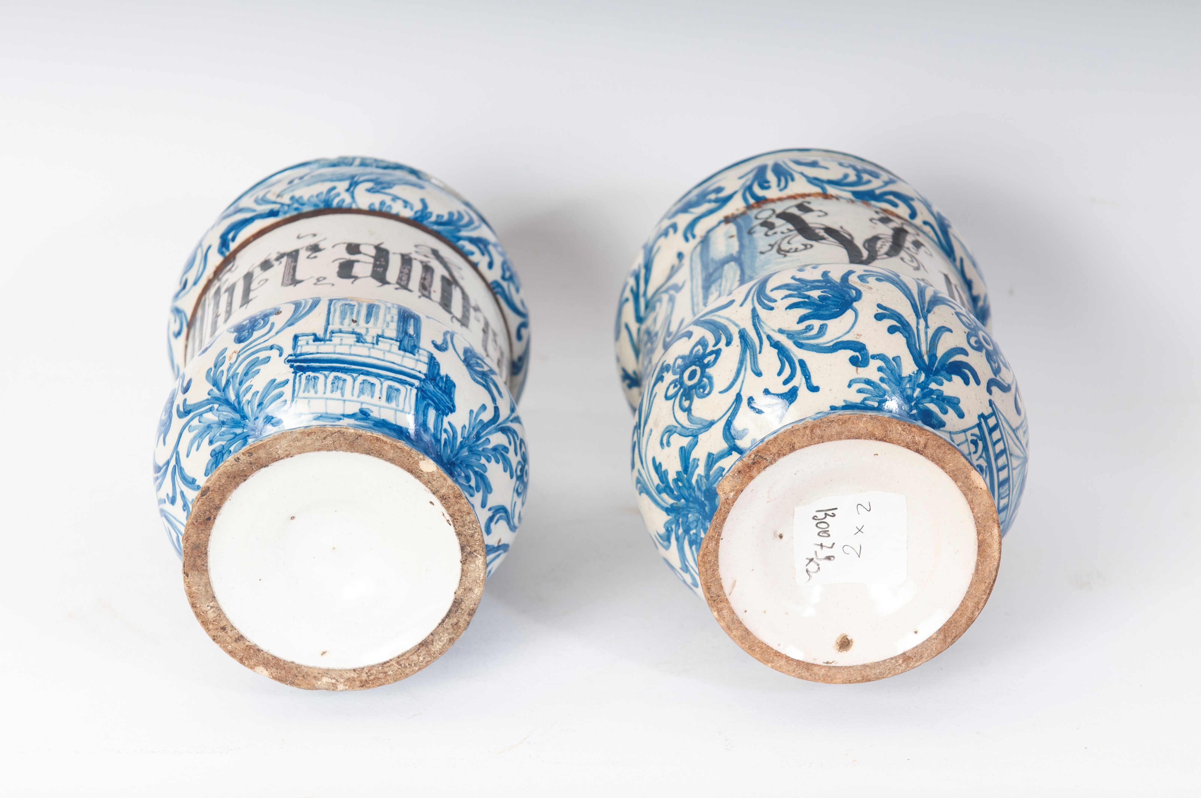 Coppia di vasi da farmacia