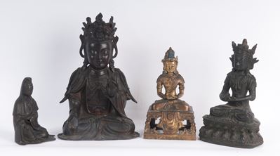 Lotto di tre sculture in bronzo rappresentanti Buddha e Guanyin, arte indocinese XVIII/XIX secolo