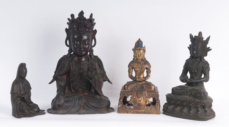 Lotto di tre sculture in bronzo rappresentanti Buddha e Guanyin, arte indocinese XVIII/XIX secolo