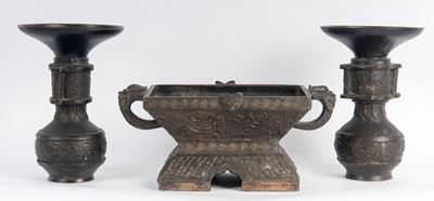 Arte indo-cinese, Lotto di tre vasi in bronzo del XVIII-XIX secolo