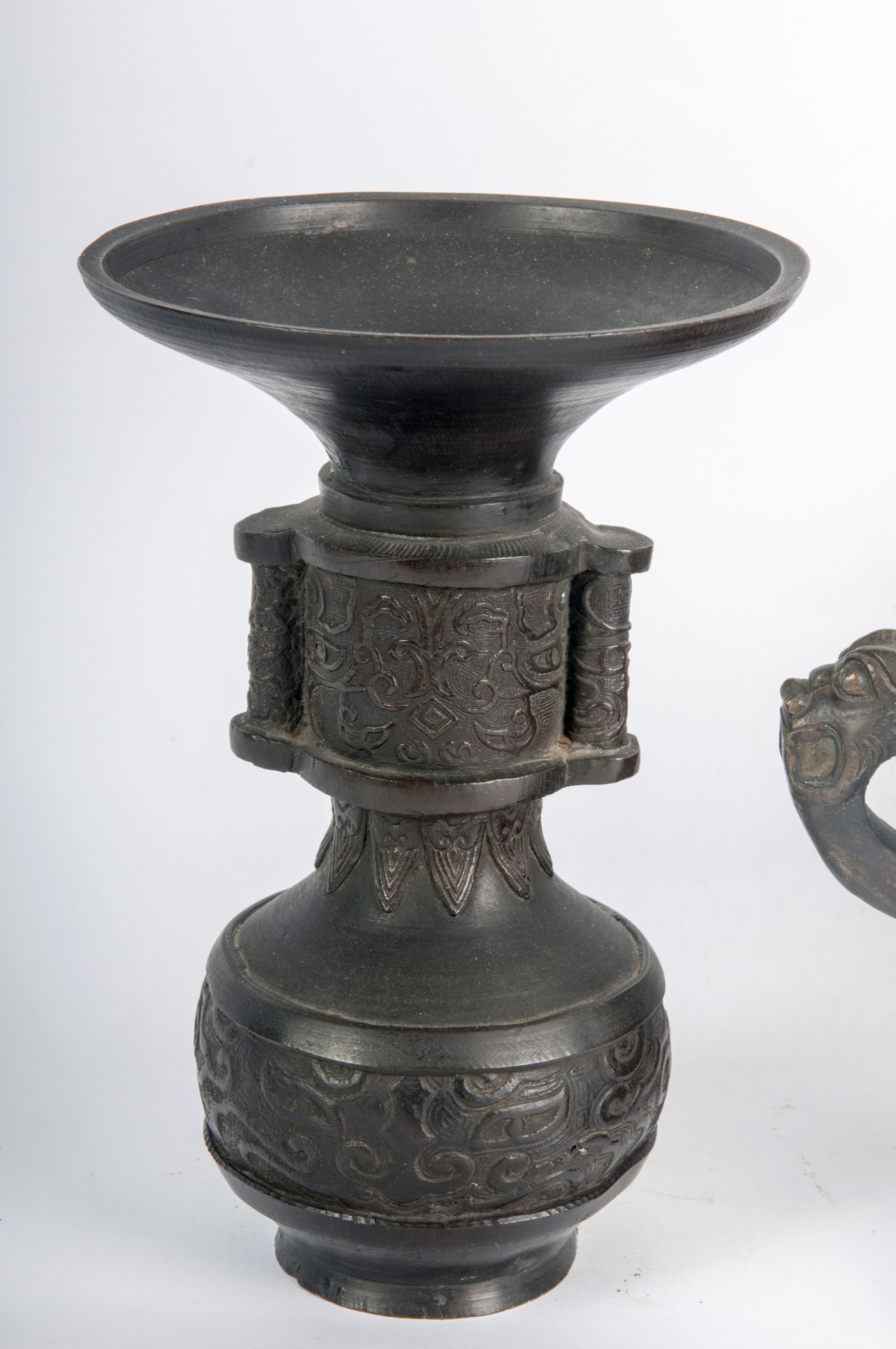 Arte indo-cinese, Lotto di tre vasi in bronzo del XVIII-XIX secolo