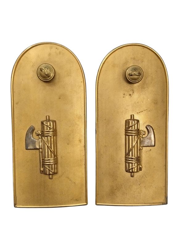 Metal shoulder boards for junior officers of the MVSN