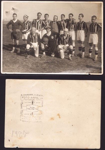 Squadra calcio schierata anni '920