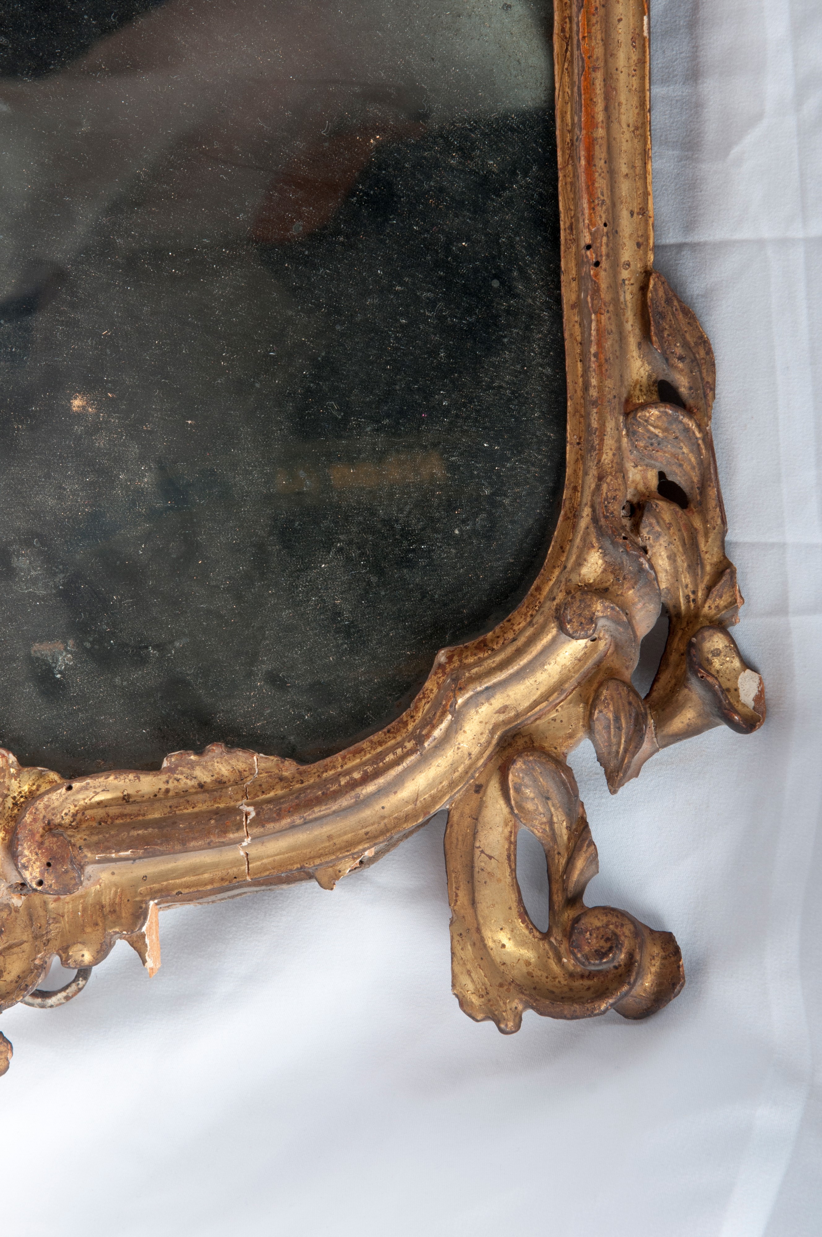 Specchiera da parete in legno dorato, XIX secolo