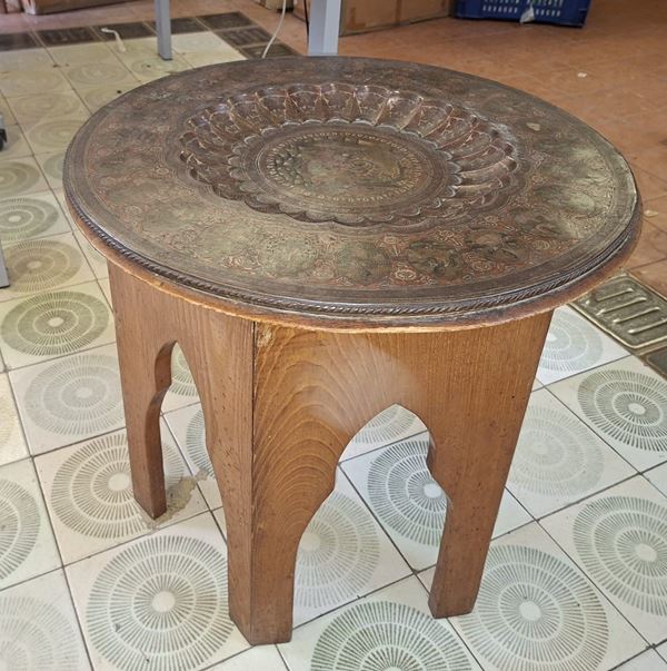 Tavolo da tè con piano in bronzo