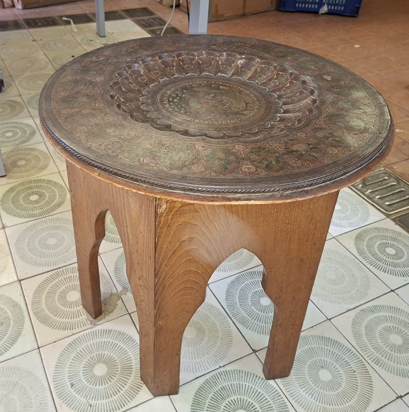 Tavolo da tè con piano in bronzo