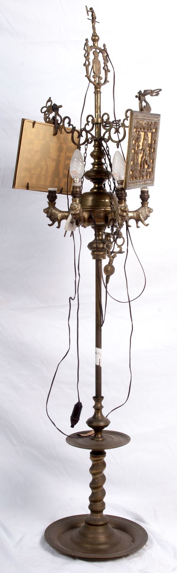 Piantana fiorentina in ottone a sei luci