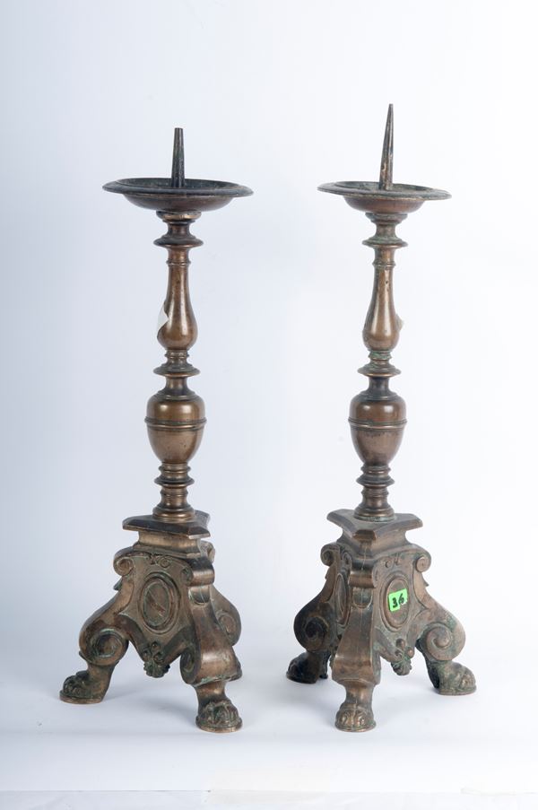 Coppia di candelieri in bronzo