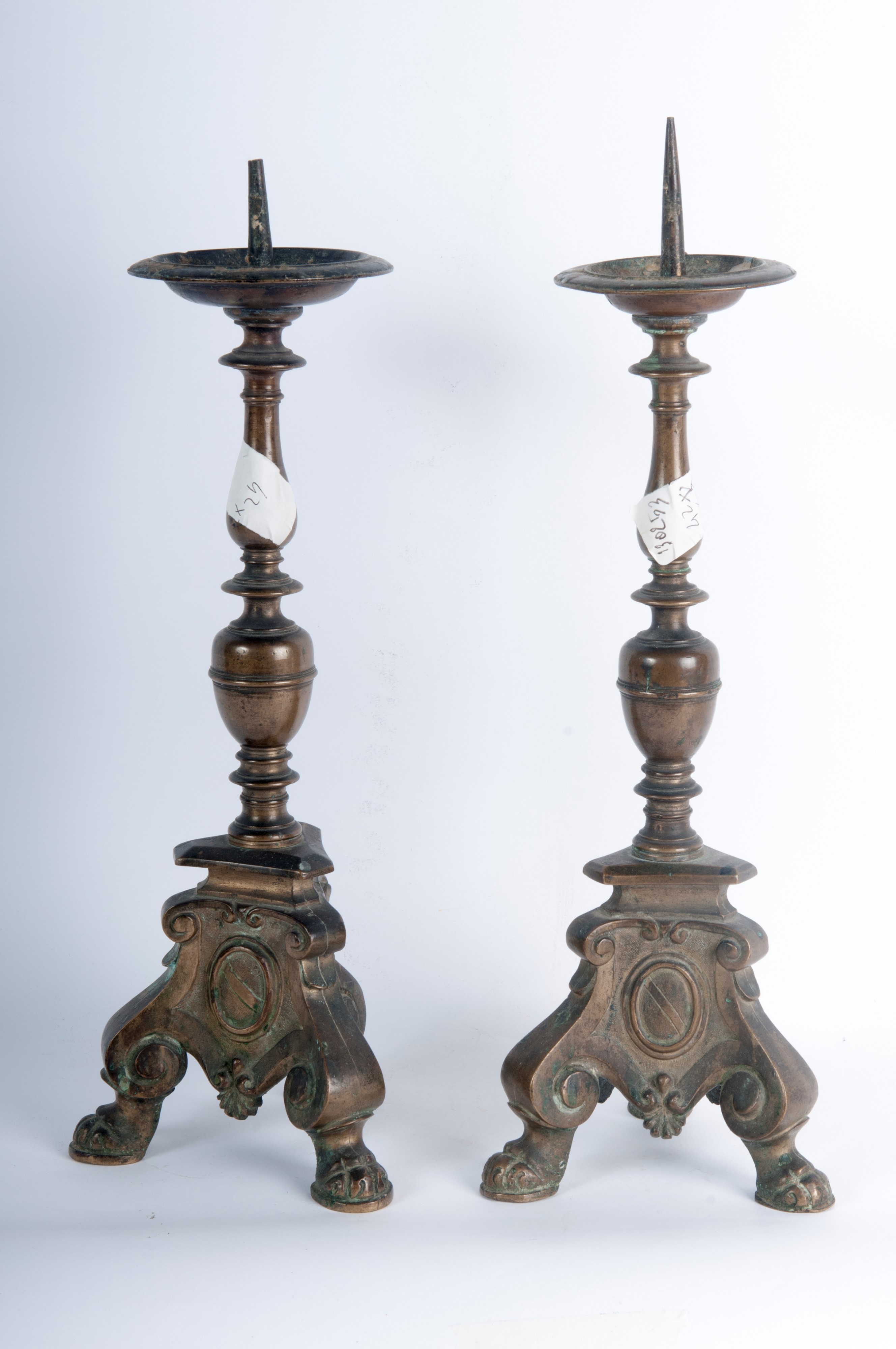 Coppia di candelieri in bronzo