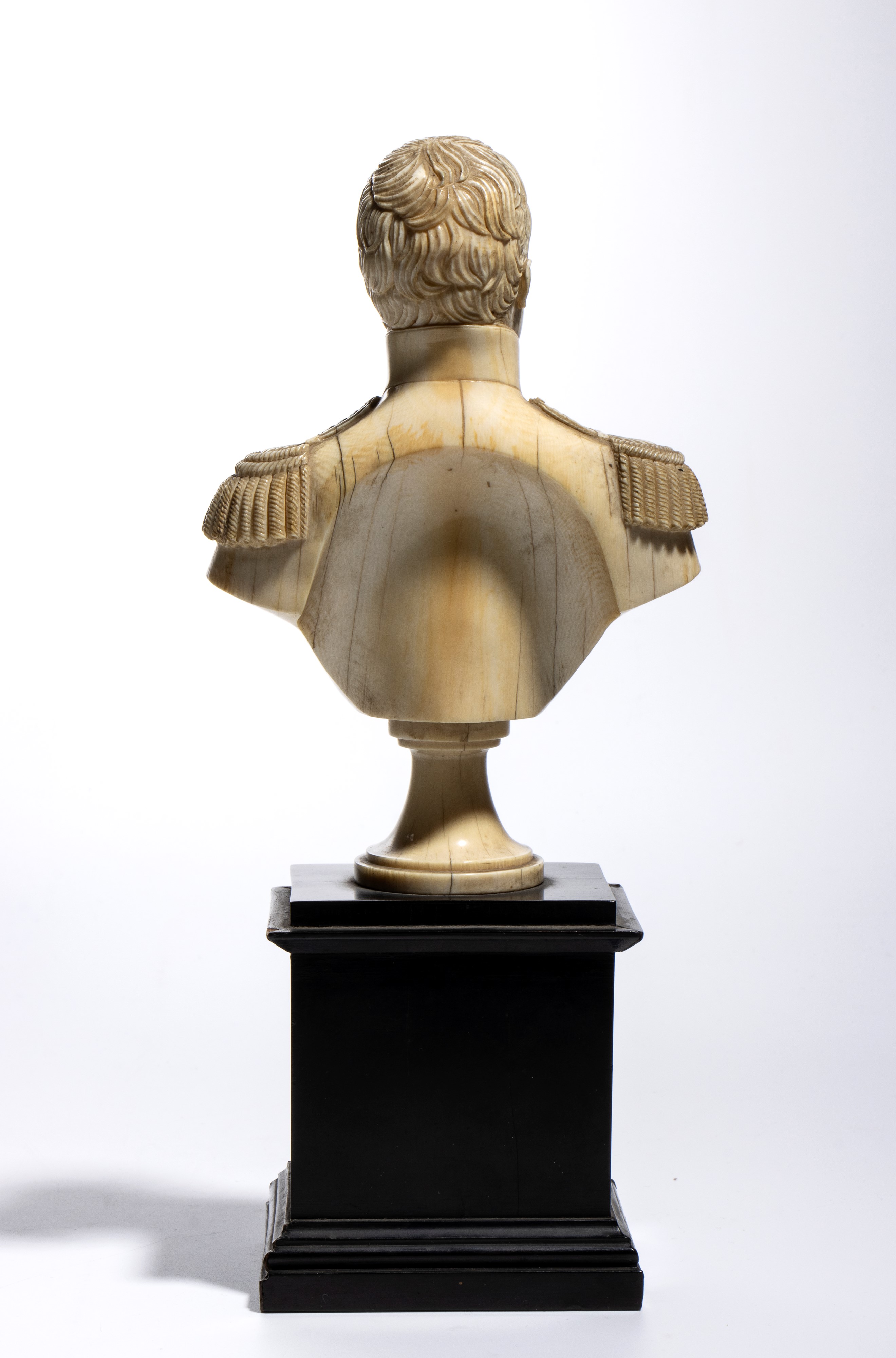 Scultura in avorio, busto maschile su base lignea ebanizzata, Francia, XIX secolo