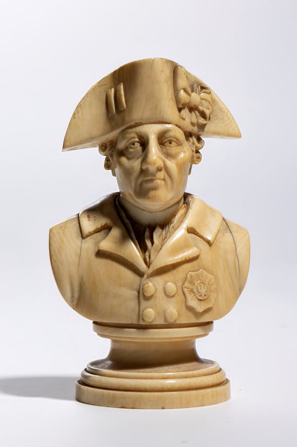 Scultura in avorio raffigurante Napoleone Bonaparte