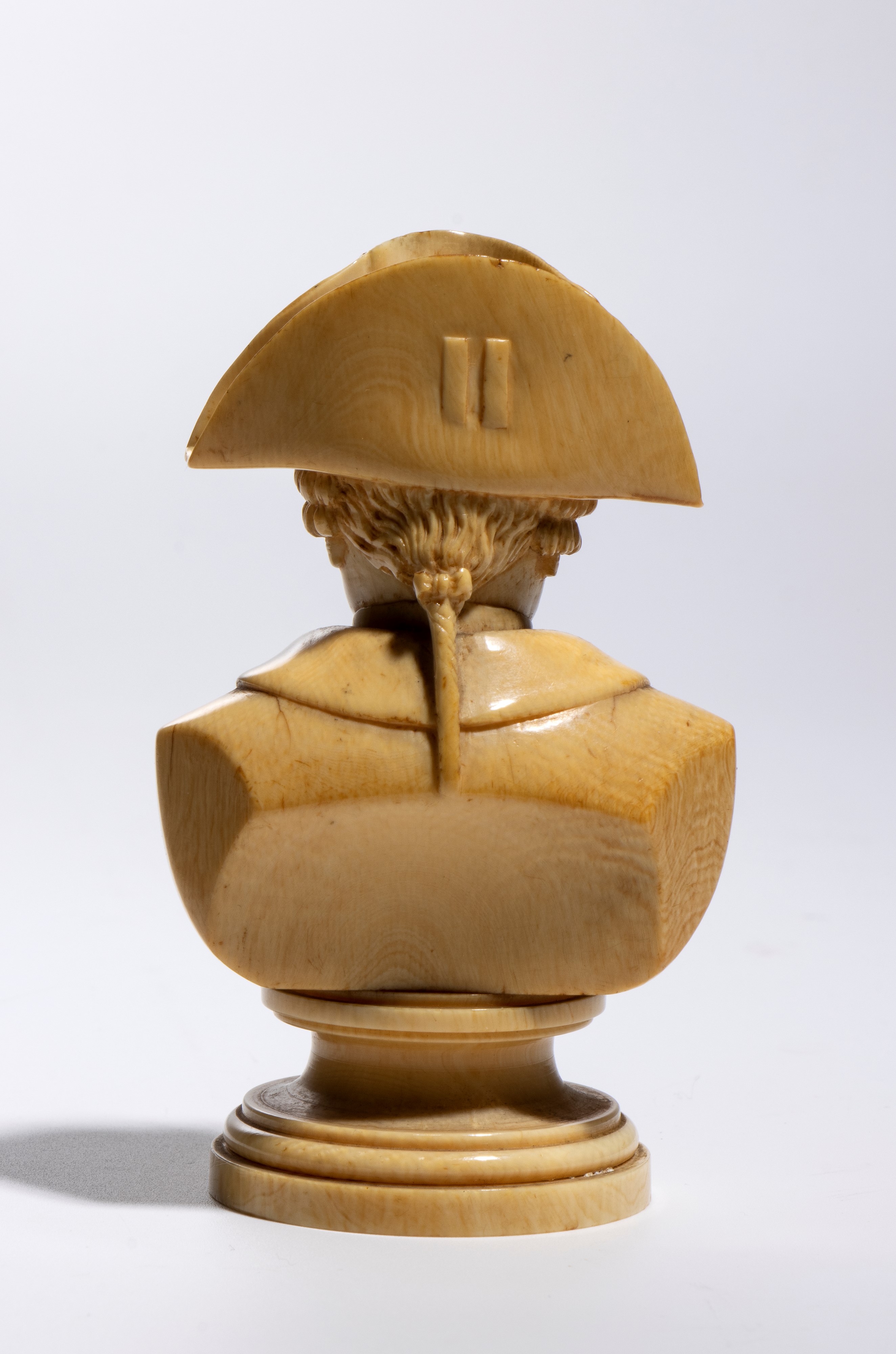 Scultura in avorio raffigurante Napoleone Bonaparte, Francia, XIX secolo