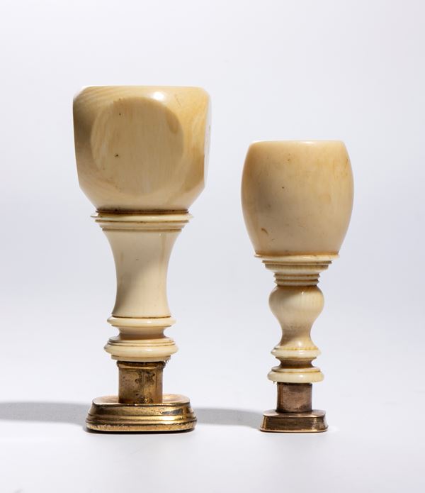 Due sigilli per ceralacca, impugnatura in avorio