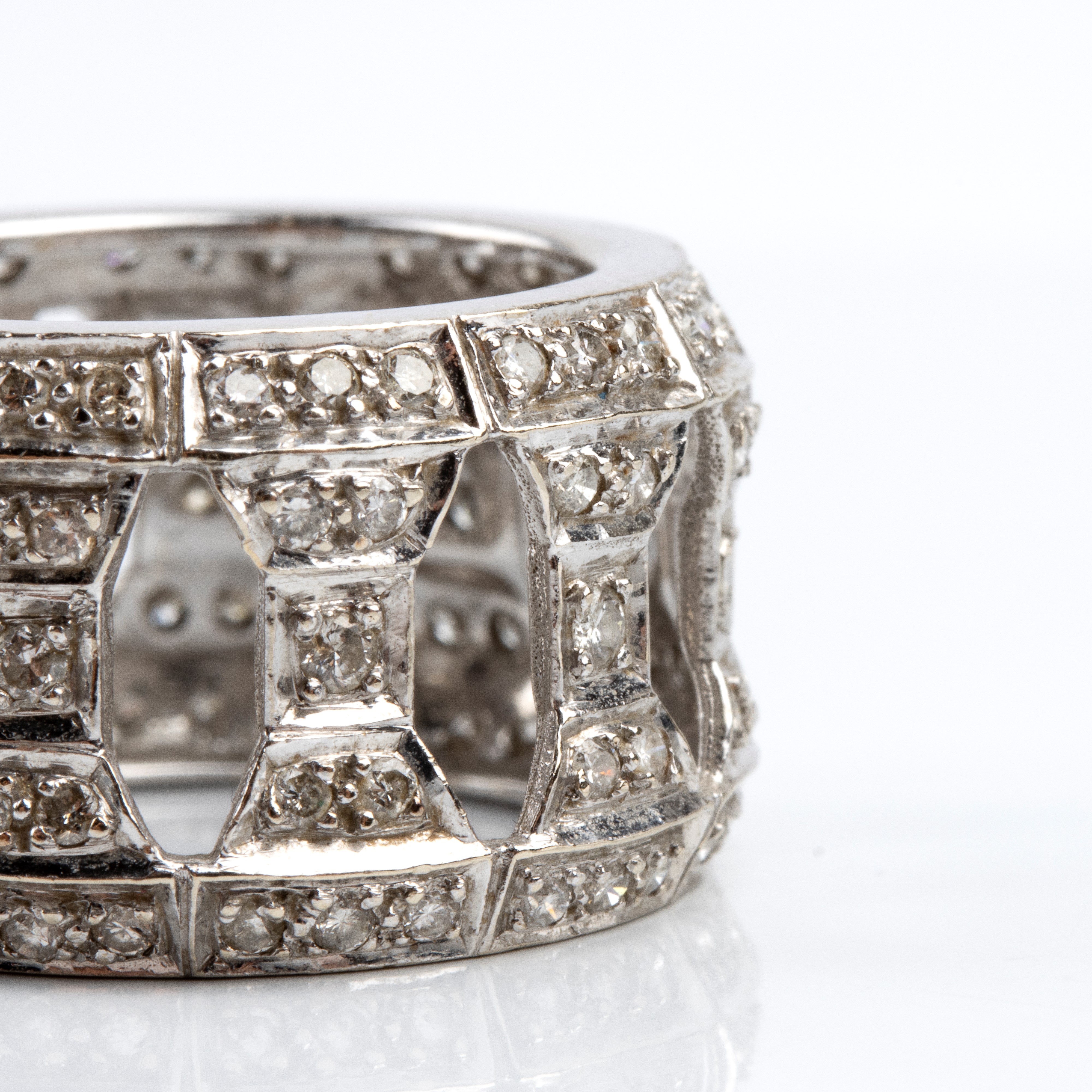 Oro bianco 18k, Anello a fascia traforata con diamanti