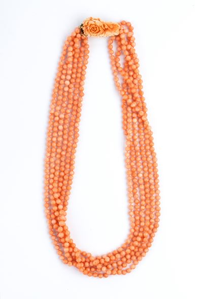 Collana a sei fili di conchiglia rosa con fermezza in oro giallo 14k incastonata