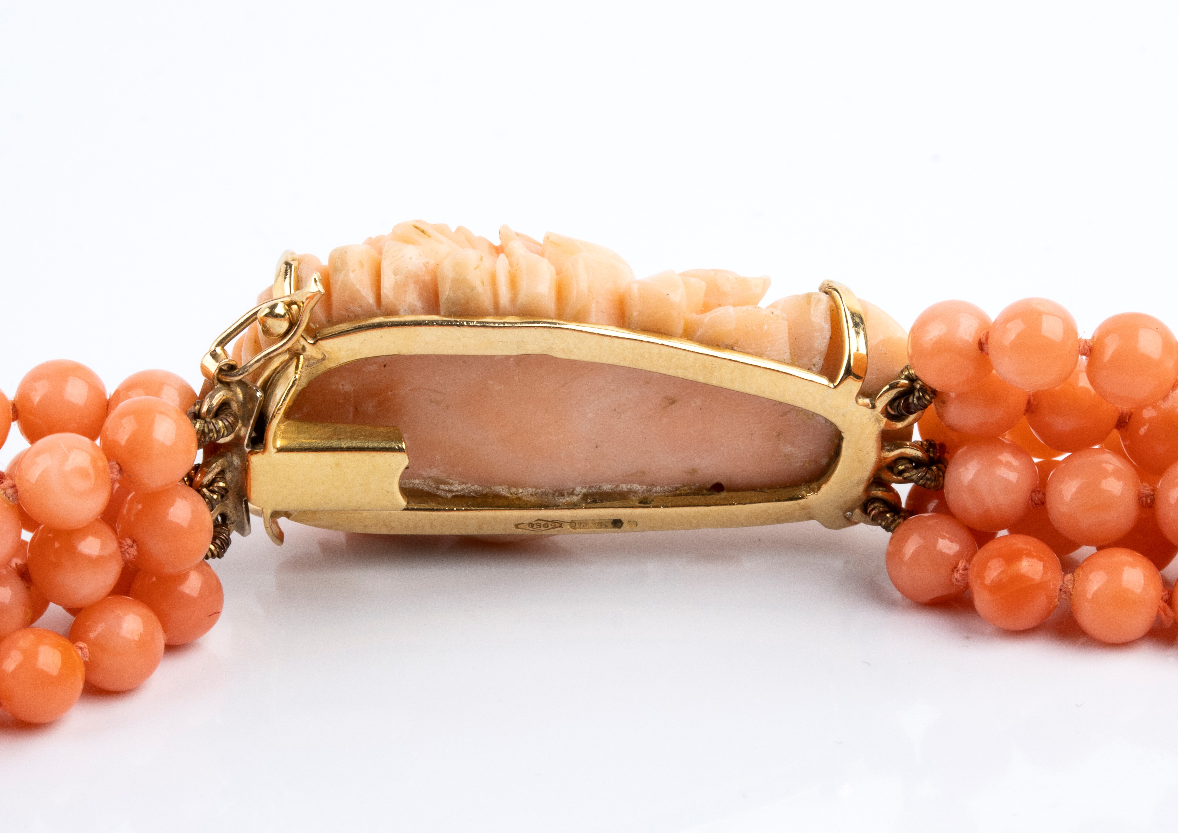 Collana a sei fili di conchiglia rosa con fermezza in oro giallo 14k incastonata