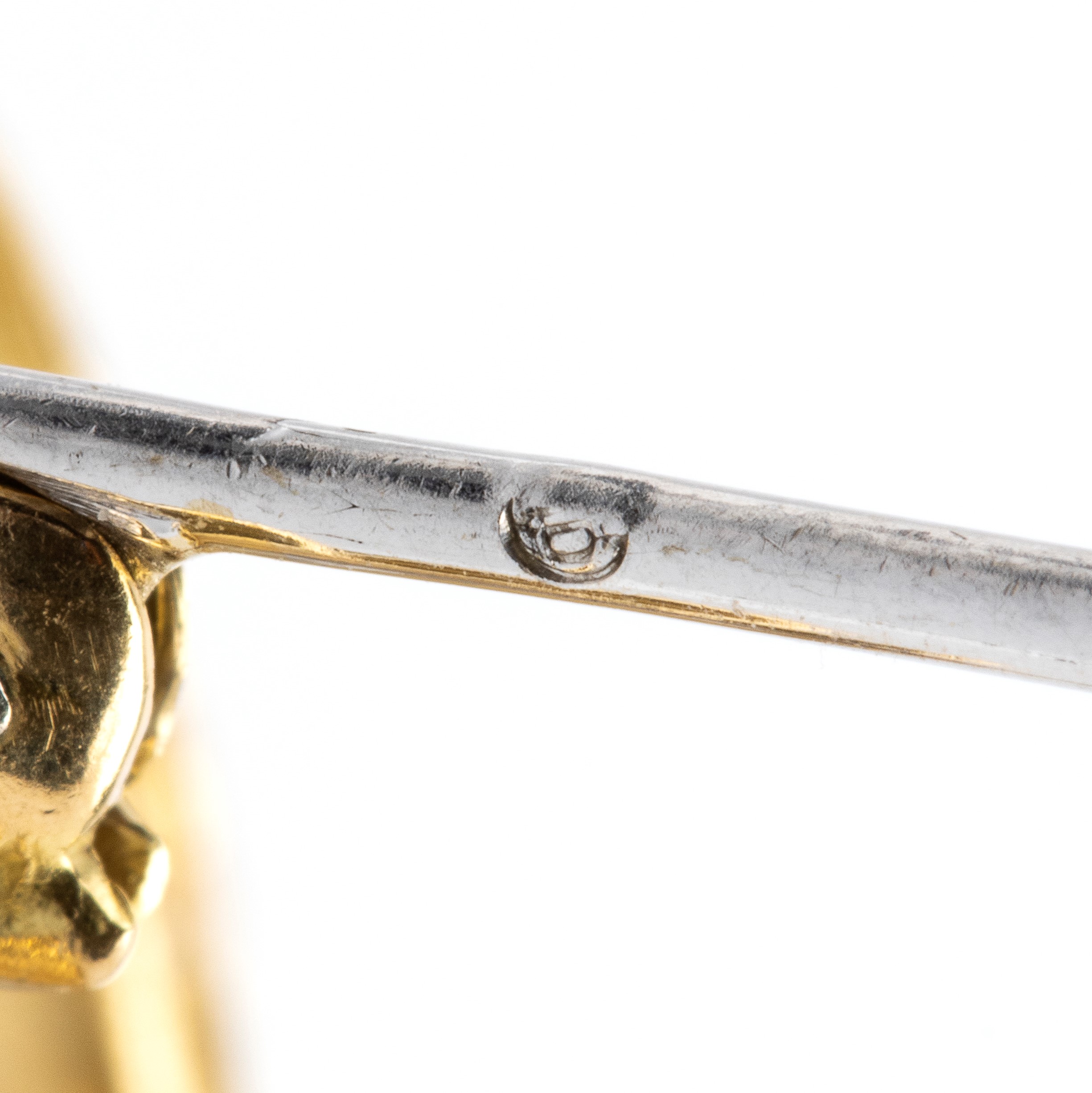 Spilla in oro 18k con diamanti, forma circolare