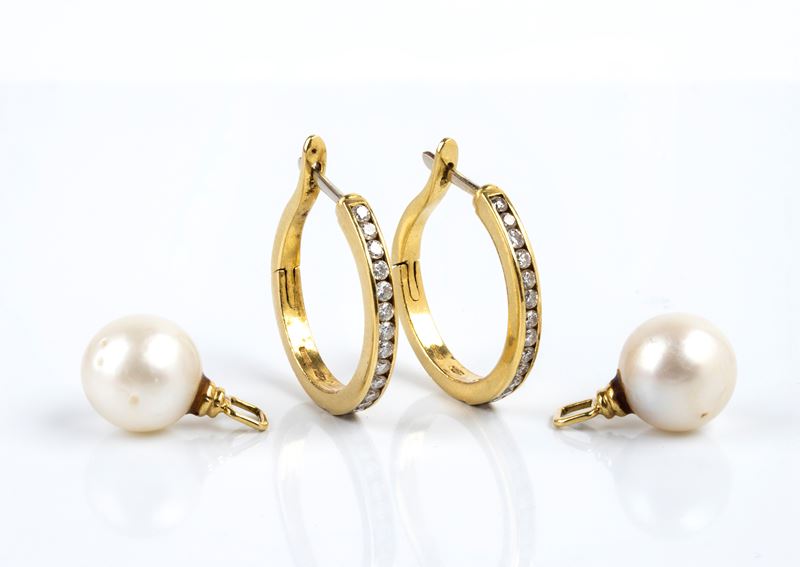 Orecchini, oro 18k con diamanti e perle coltivate d’acqua salata