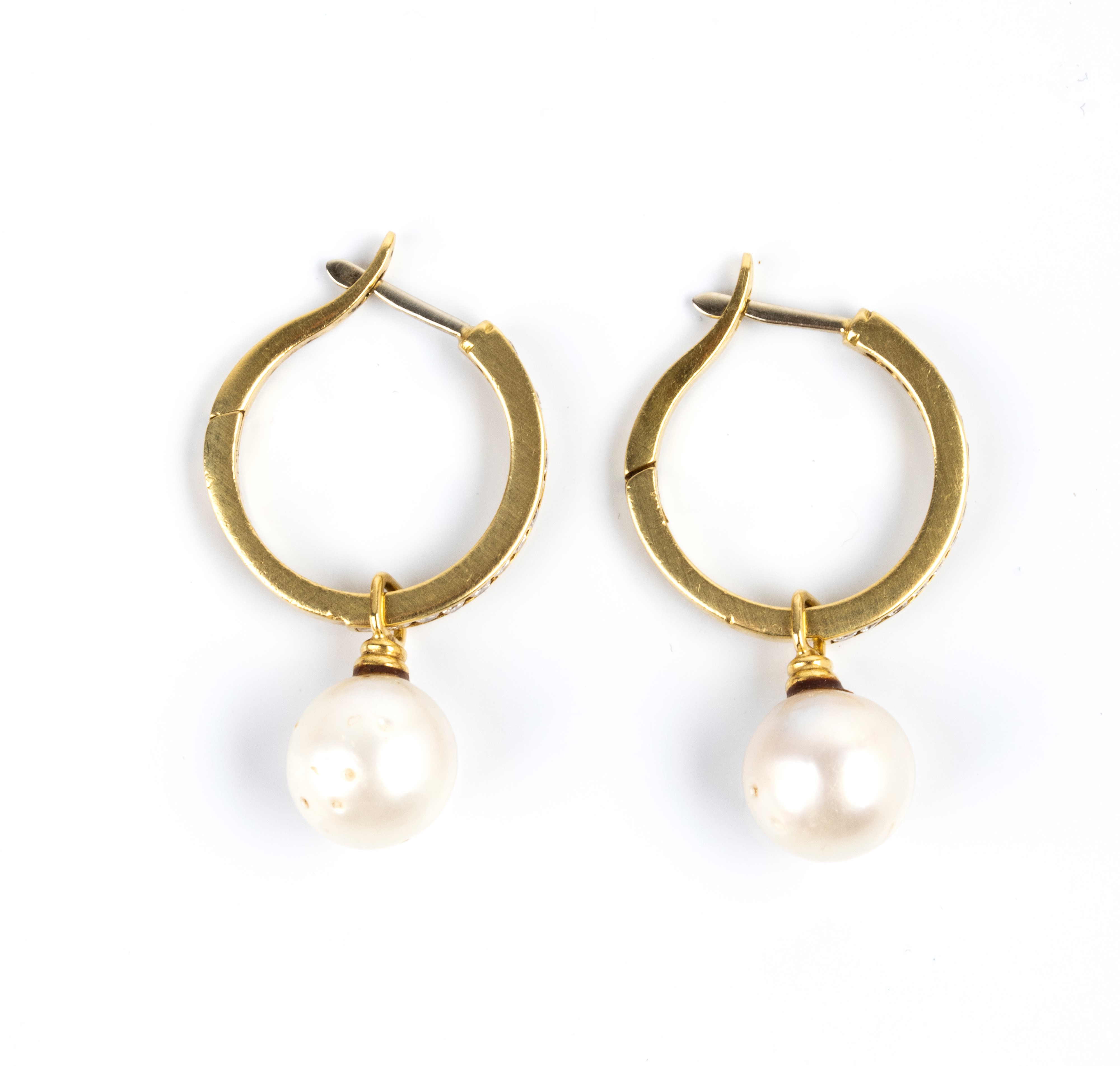 Orecchini, oro 18k con diamanti e perle coltivate d’acqua salata
