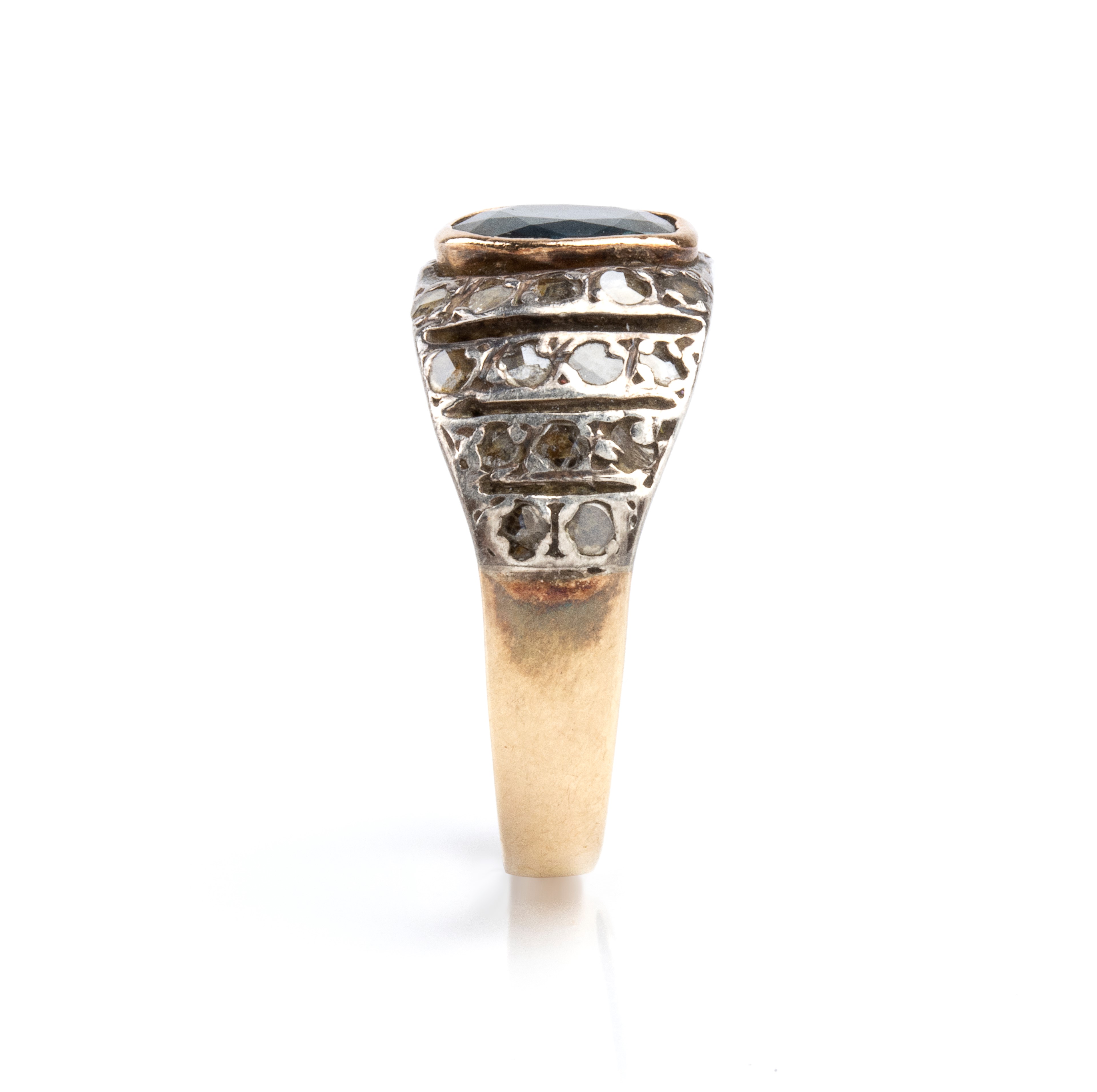 Anello in oro giallo 14k e argento con zaffiro ovale e diamanti a rosa