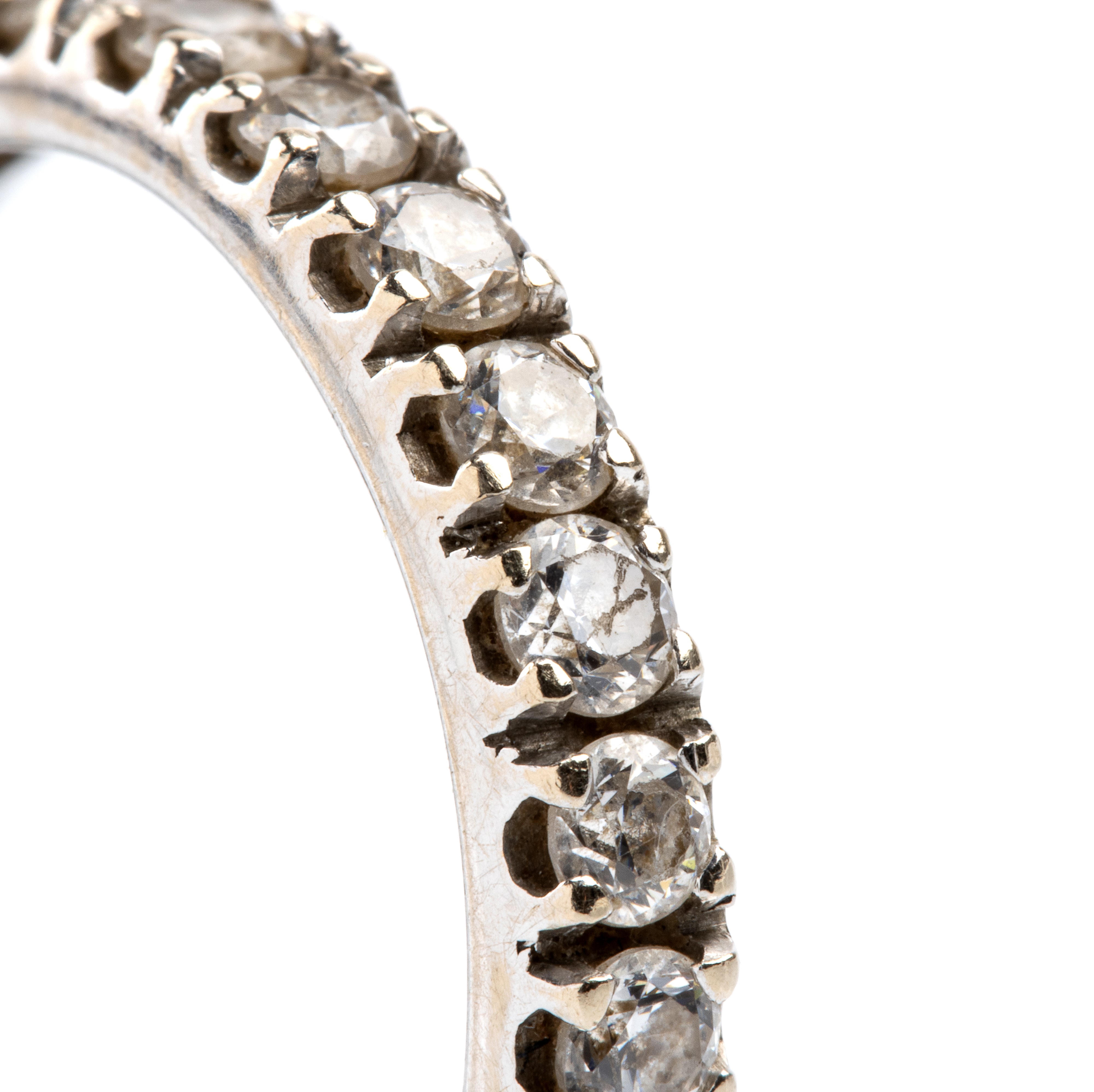 Orecchini, oro bianco 18k con diamanti neri e moissaniti