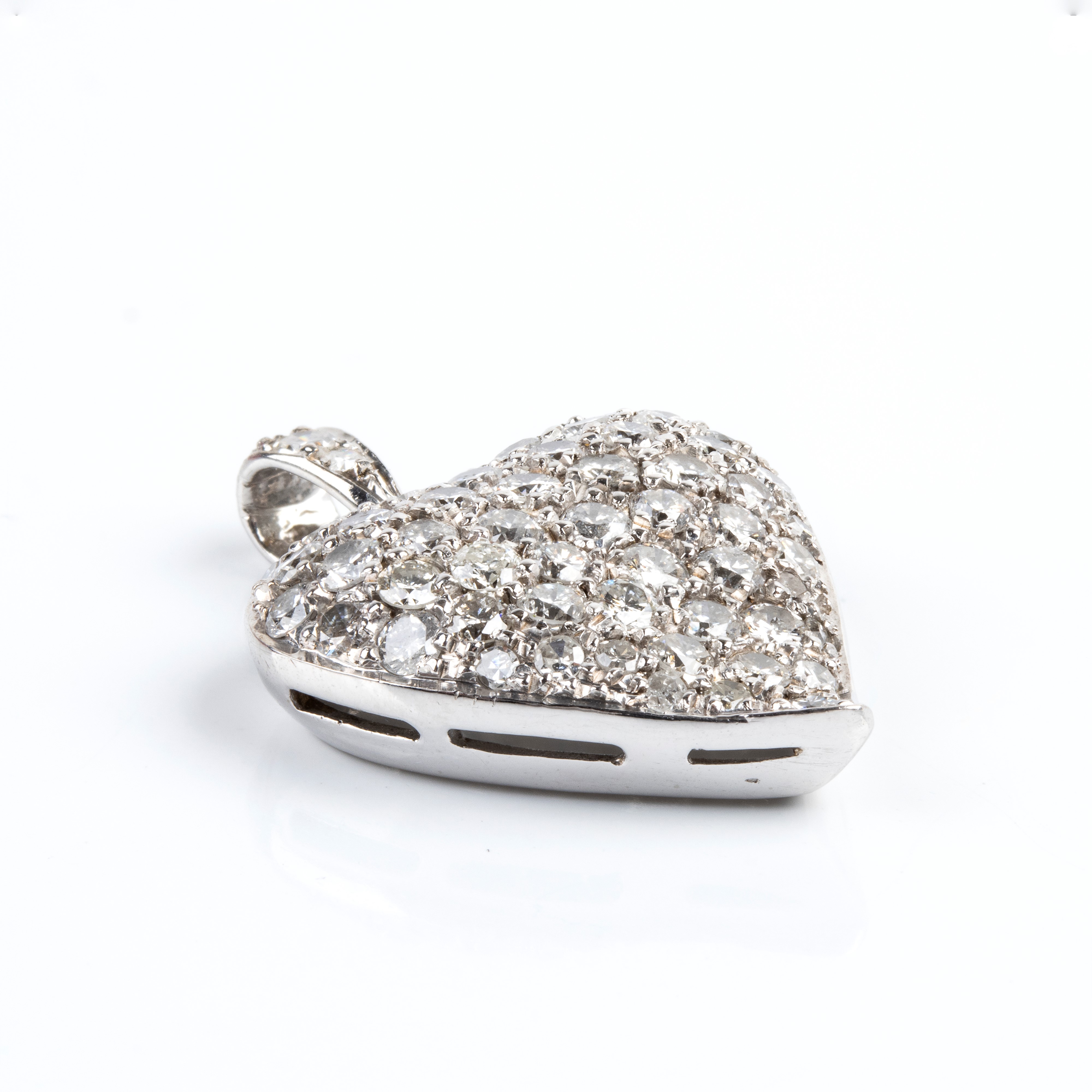 Oro bianco 18k, Pendente a forma di cuore con pavé di diamanti